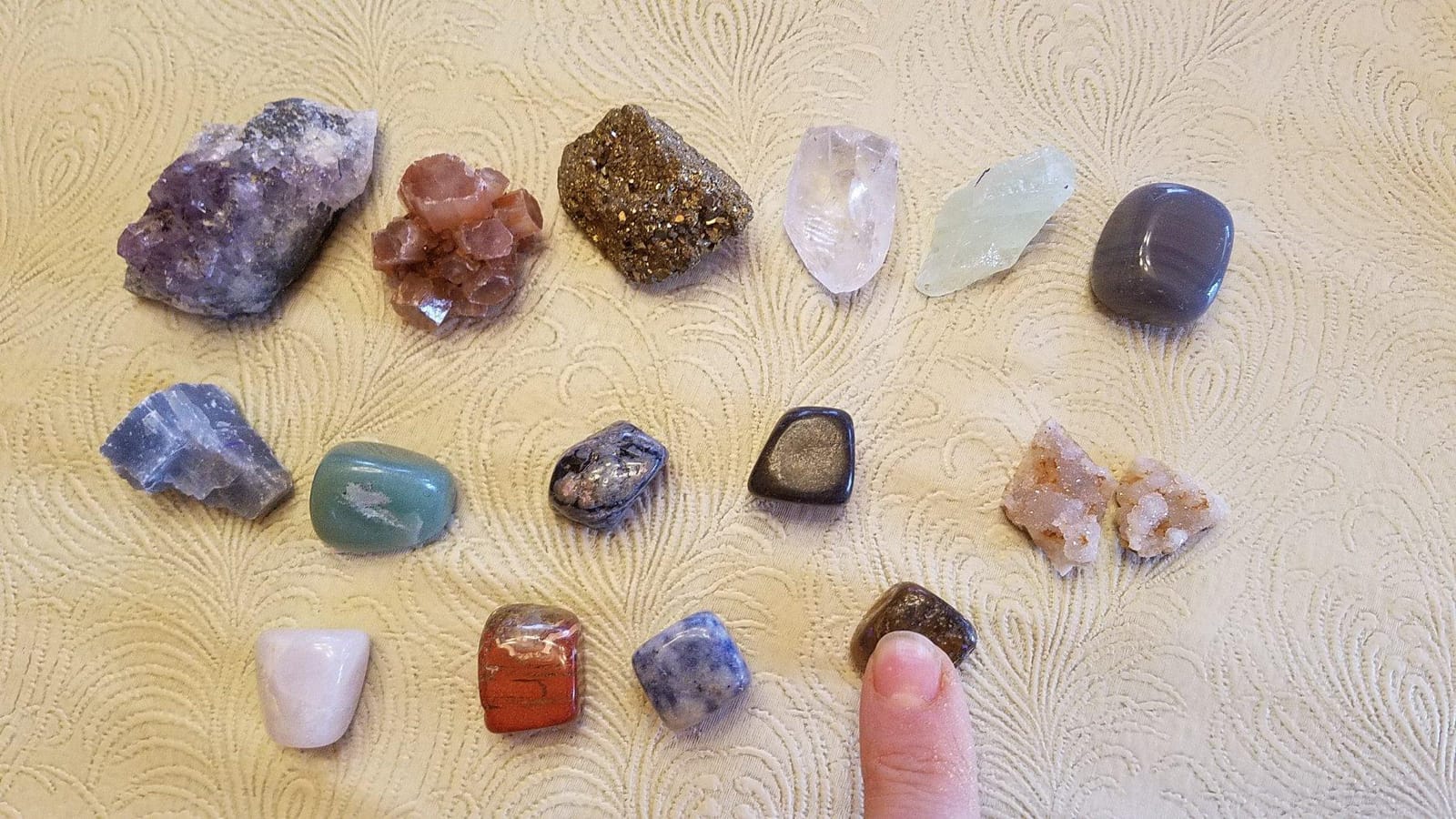 NATIONAL GEOGRAPHIC Mega Gemstone Dig Kit - Dig Up 15 Real Gemstones and Crystals, Science Kit for Kids, Gem Digging Kit, Gift for Girls and Boys, Mining Kit, Rock Collection customer photo 2