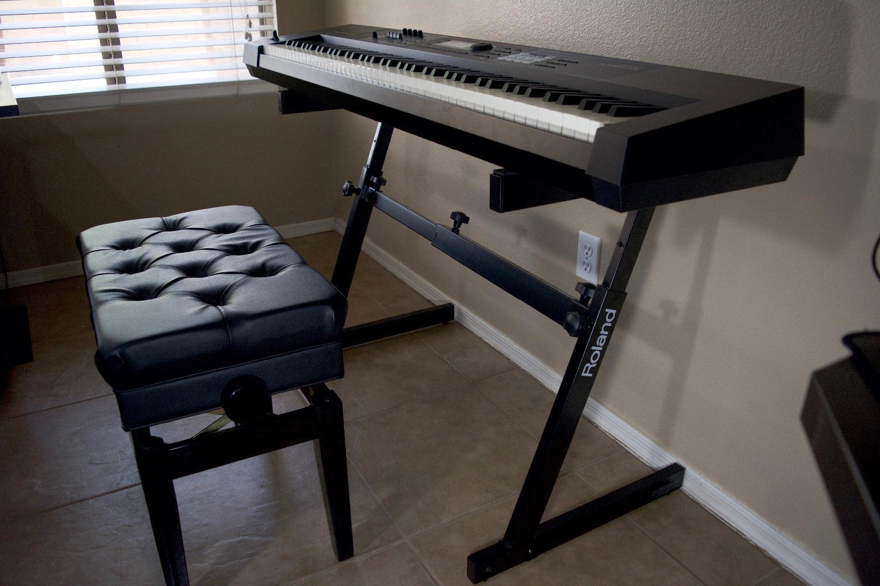 Roland JUNO-DS 88-Key Lightweight Weighted-Action Keyboard with Pro Sounds customer photo 1