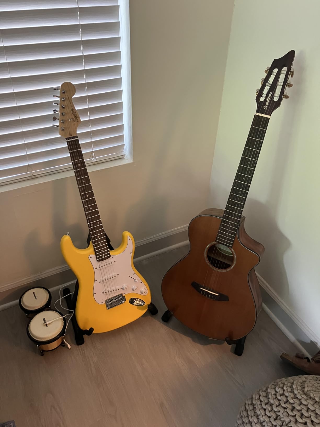 Amazon Basics Portable Adjustable Folding Guitar Stand for Electric and Acoustic Guitars, A-shape, Fully Assembled with Padded Foam, Black, 8.66 x 15.16 x 3.74 inches customer photo 2