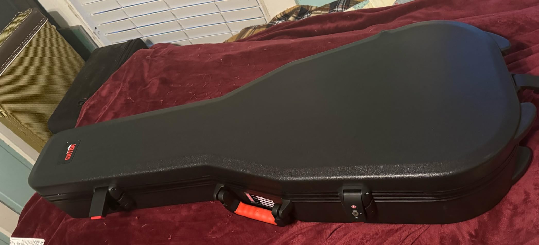 Gator Cases Molded Flight Case for Classical Style Acoustic Guitars with TSA Approved Locking Latch (GTSA-GTRCLASS) customer photo 1