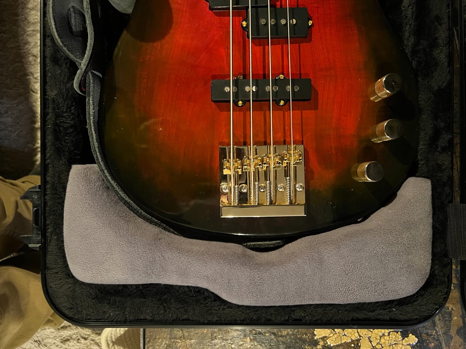 Gator Cases Molded Flight Case for Bass Guitar with TSA Approved Locking Latch, (GTSA-GTRBASS) customer photo 2