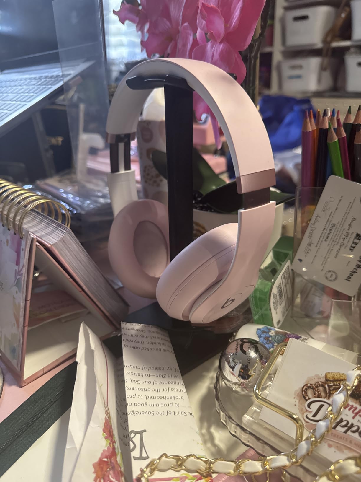 New Bee Headphone Stand Headset Holder Earphone Stand | Aluminum Supporting Bar Flexible Headrest ABS Solid Base for All Headphones Size (Black) customer photo 1