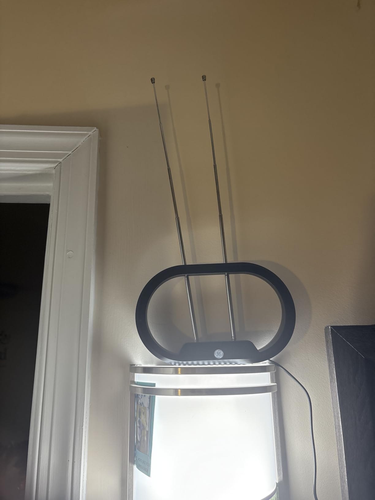 GE Modern Loop Rabbit Ears Indoor TV Antenna, 15 inch Extendable Dipoles | 4K 1080P VHF UHF, Tabletop Antenna, Digital HDTV Antenna, Smart TV Compatible, 4ft Coaxial Cable, Black, 33675 customer photo 1