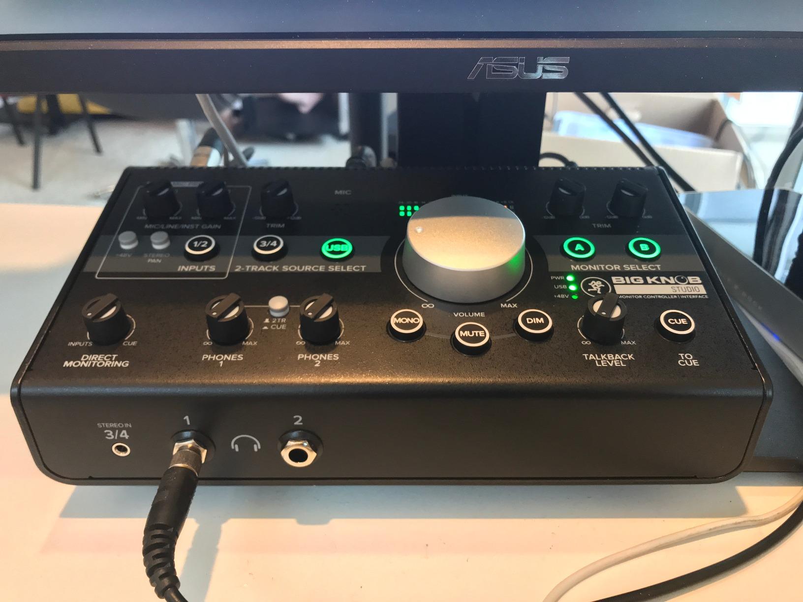 Mackie Big Knob Series, 3x2 Studio Monitor Controller 192kHz USB I/O customer photo 1