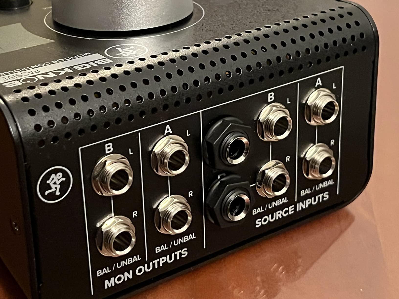 Mackie Big Knob Passive (Non-Powered) 2x2 Studio Monitor Controller customer photo 1