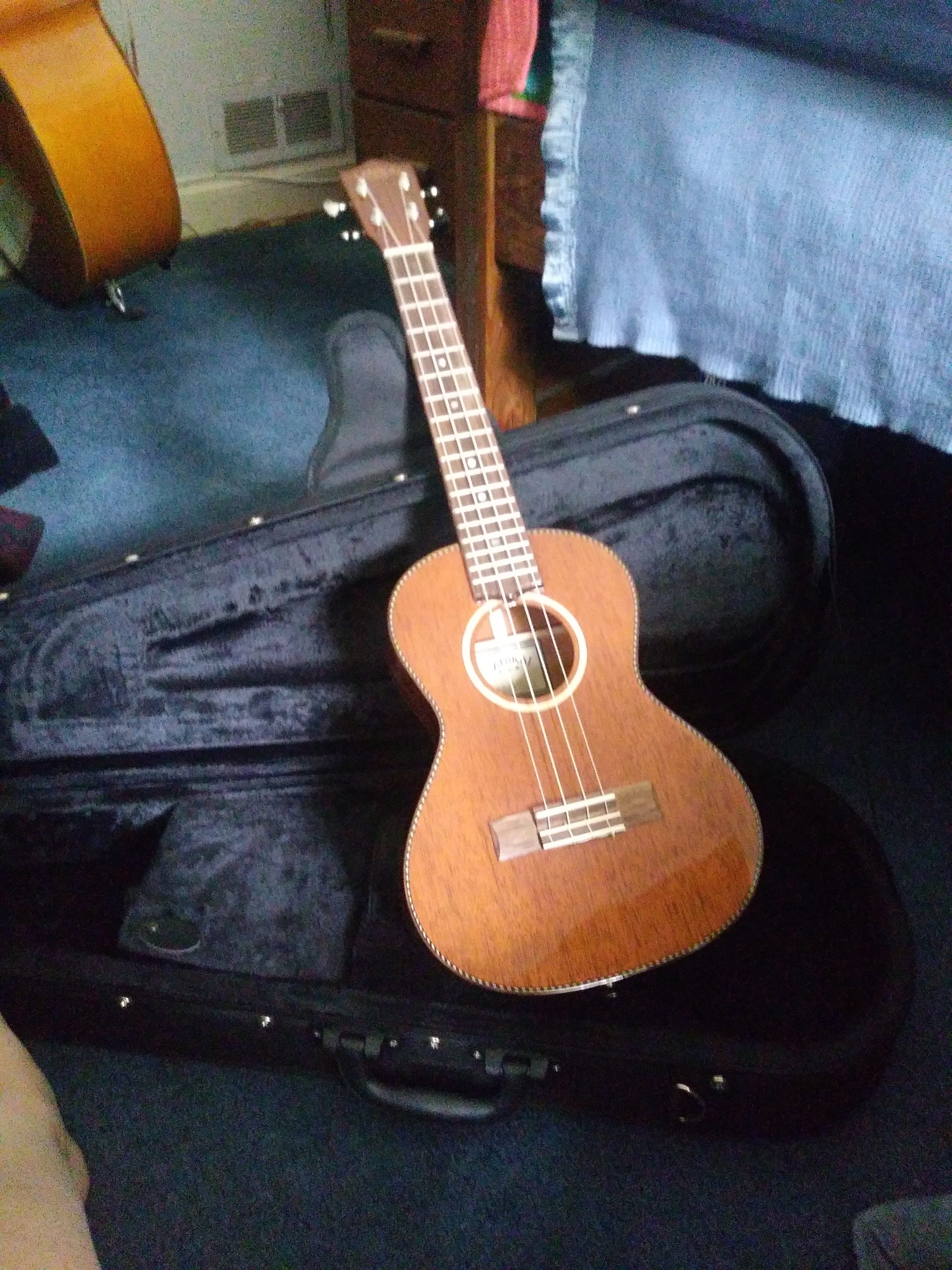 Lanikai MAS-T 4 String Ukulele, All Solid Mahogany Tenor Ukulele, with Rosewood Fingerboard, Natural customer photo 1