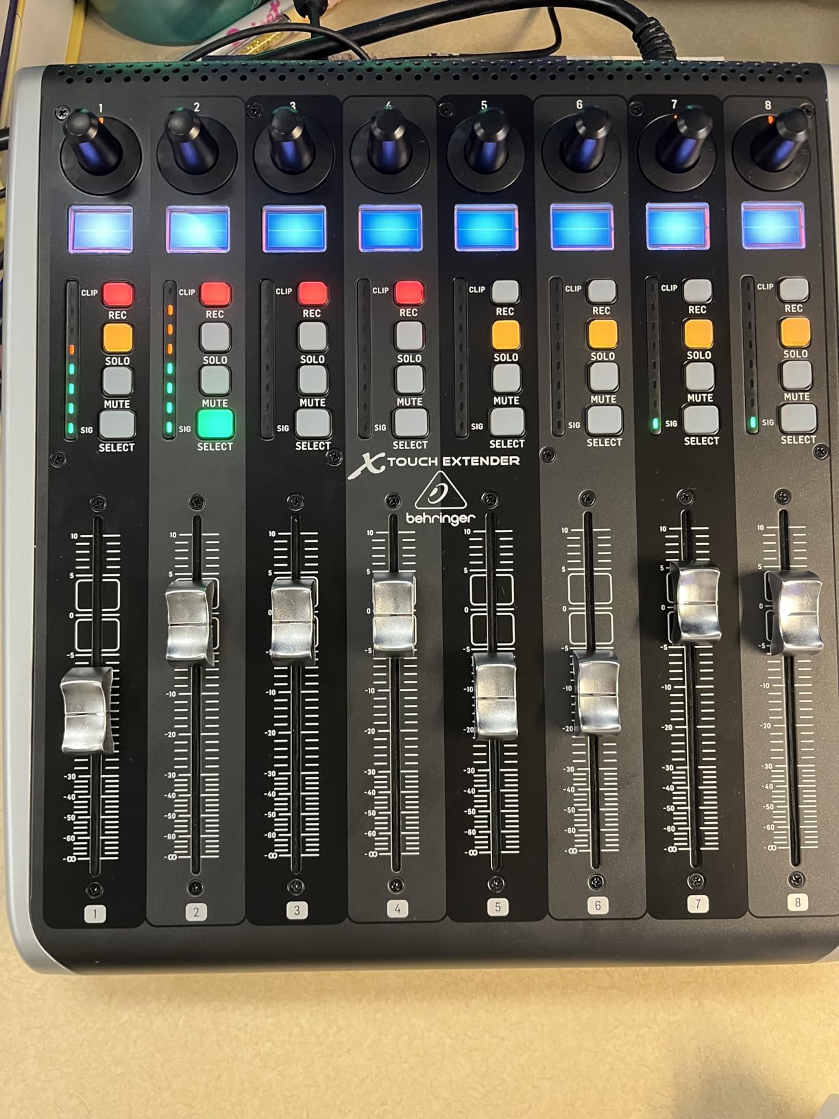 Behringer X-TOUCH EXTENDER X-TOUCH EXTENDER with 8 Touch-Sensitive Motor Faders, LCD Scribble Strips, USB Hub and Ethernet/USB Interfaces customer photo 1