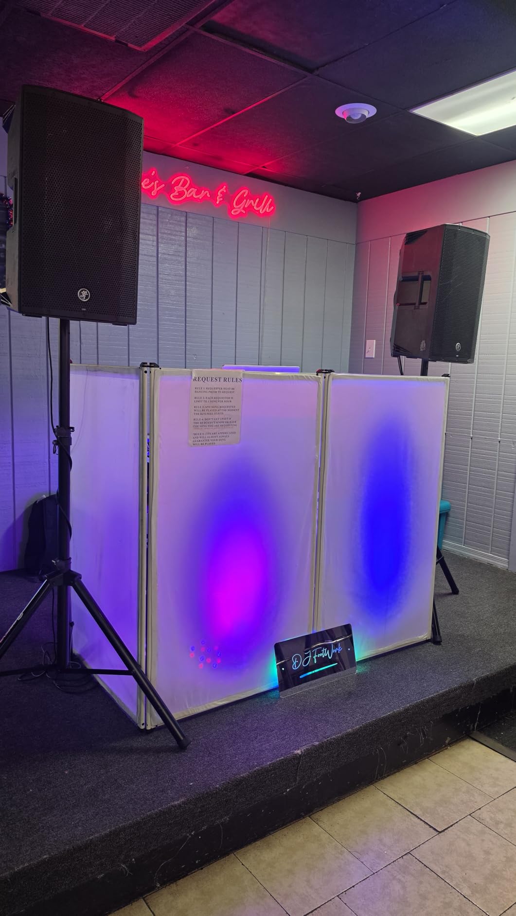 Rockville RFAAW 112x48 DJ Event Facade Lightweight Aluminum Booth, 360-Degree Panel Rotation, Fire-Retardant Scrim, Foldable Design, Perfect for Mobile DJs and Event Professionals (4 Panels) customer photo 1