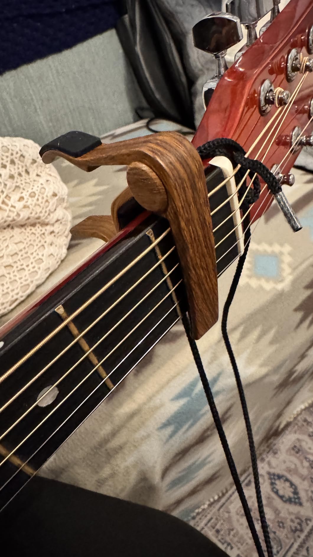 WINGO Guitar Capo for Acoustic Electric Guitars-Rosewood Color with 5 Picks customer photo 1