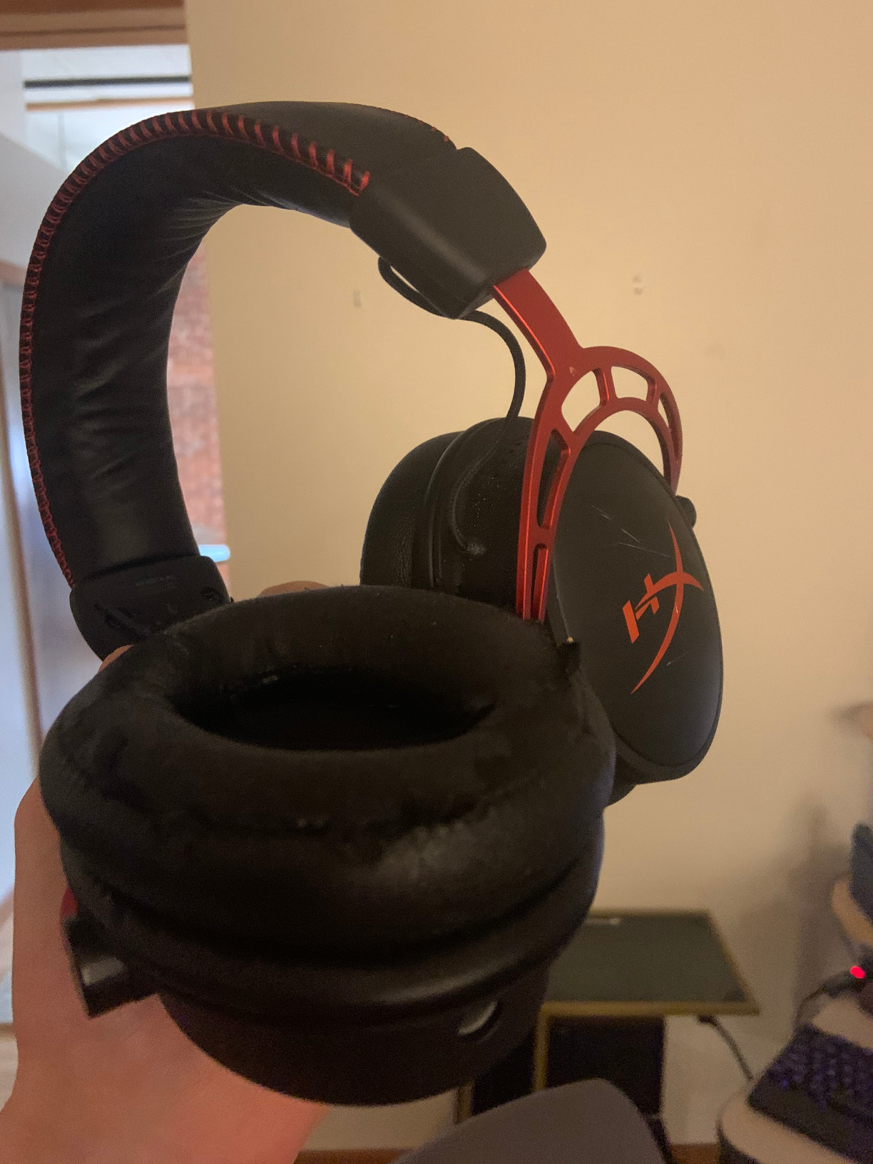 HyperX Cloud Alpha - Gaming Headset, Dual Chamber Drivers, Legendary Comfort, Aluminum Frame, Detachable Microphone, Works on PC, PS4, PS5, Xbox One, Xbox Series X|S, Nintendo Switch and Mobile customer photo 2