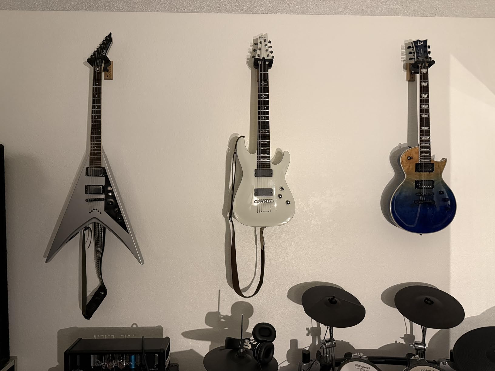 Hercules Stands GSP38WB PLUS - Wood Base, Short Arm Guitar Wall Mount Hanger customer photo 2