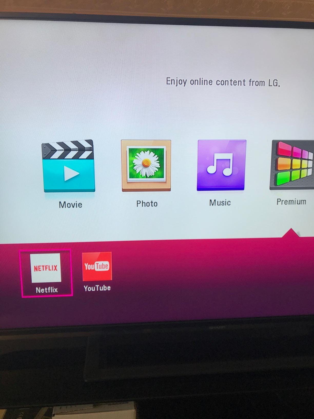 LG UBK90 4K Ultra-HD Blu-ray Player with Dolby Vision (2018) customer photo 1