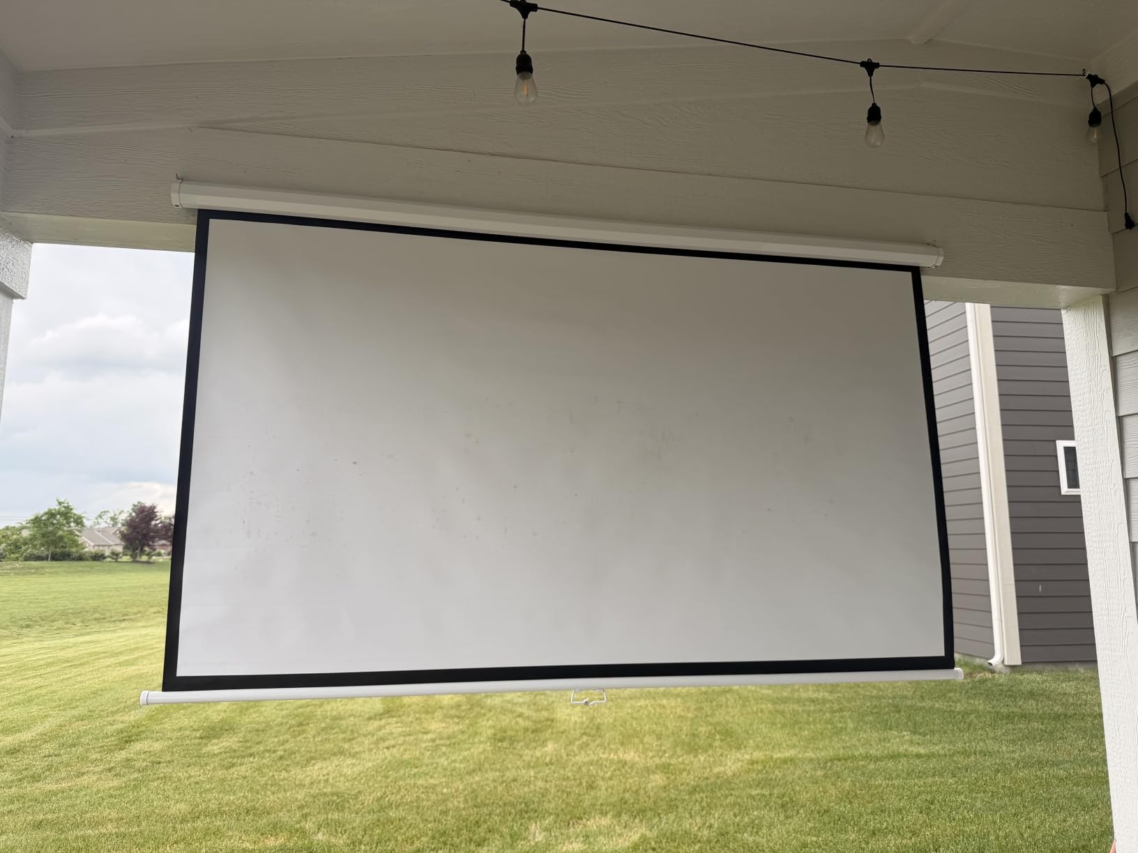 SUPER DEAL 100'' 16:9 HD Projection Screen Foldable Anti-Crease Portable Projector Movie Screen Manual Pull Down for Home Theater Presentation Education Outdoor Indoor Public Display, White customer photo 2