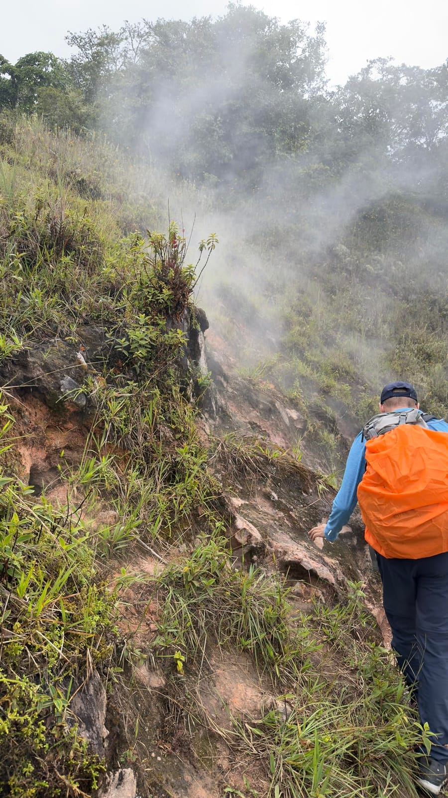Loowoko 50L Hiking Backpack with Rain Cover for Both Men & Women customer photo 1