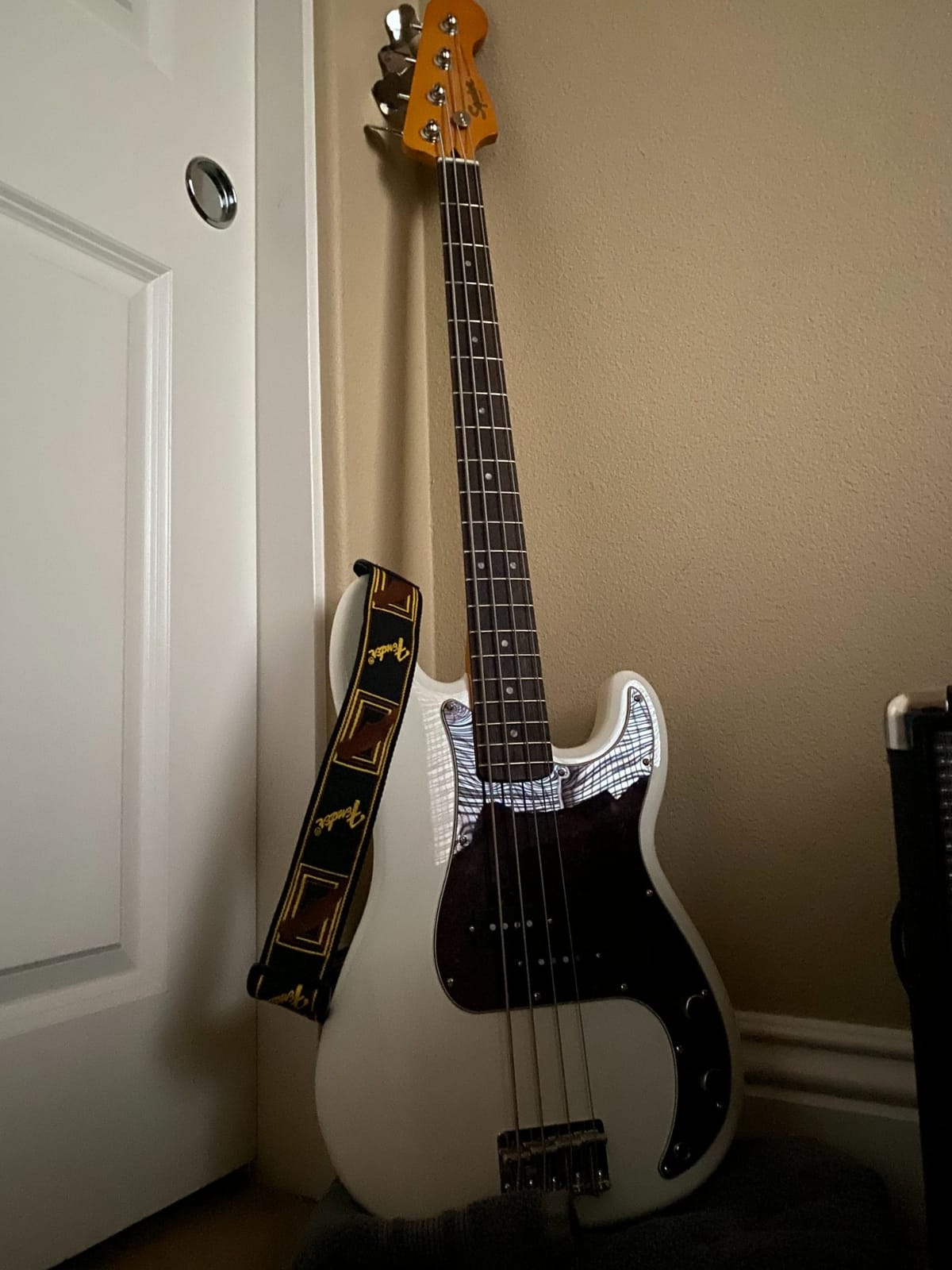 Squier Classic Vibe 60s Precision Bass, Olympic White, Laurel Fingerboard | Vintage-style electric bass, beginner to pro, laurel fingerboard, Fender-designed pickups, iconic 60s tone customer photo 1