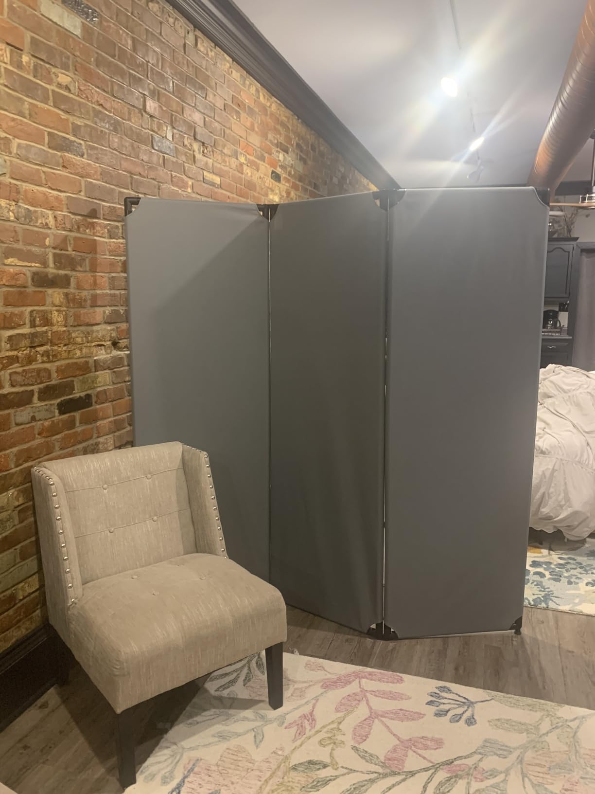 Versare MP10 Portable Folding Wall Partition, Economical 5 Panel Design, Portable Room Divider On Wheels, Adjustable, Freestanding Setup customer photo 1