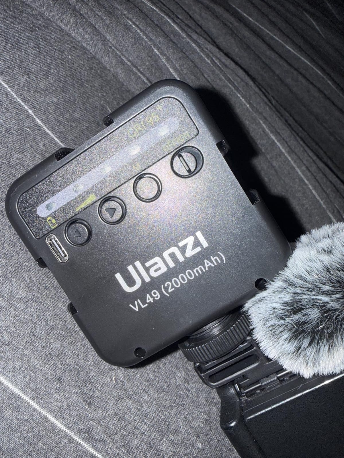Ulanzi VL49 On-Camera LED Video Fill Light, 5500K 2000mAh Rechargeable customer photo 2