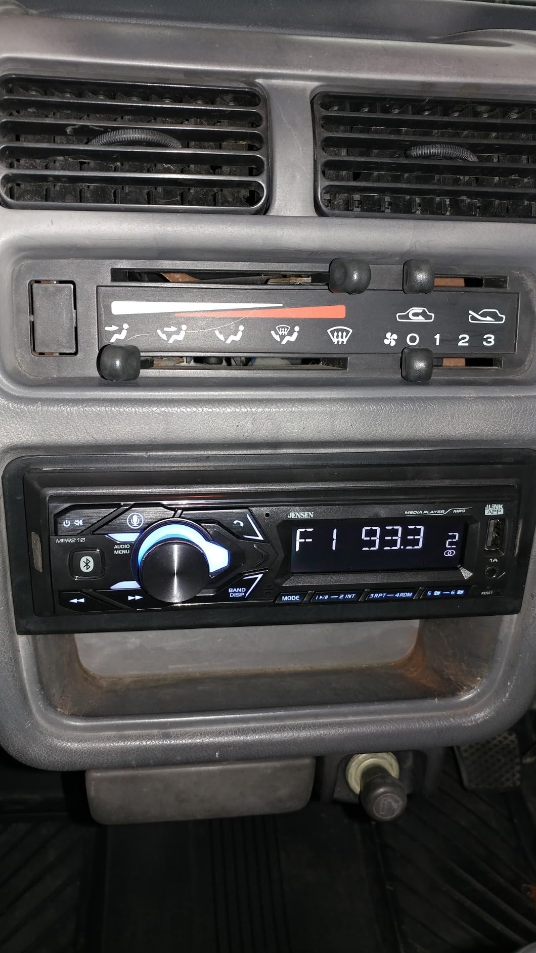 Jensen MPR210 Single DIN Bluetooth Car Stereo, Hands-Free, AM/FM, USB | Bluetooth hands-free calling and streaming, push-to-talk assistant, USB playback and charging customer photo 2