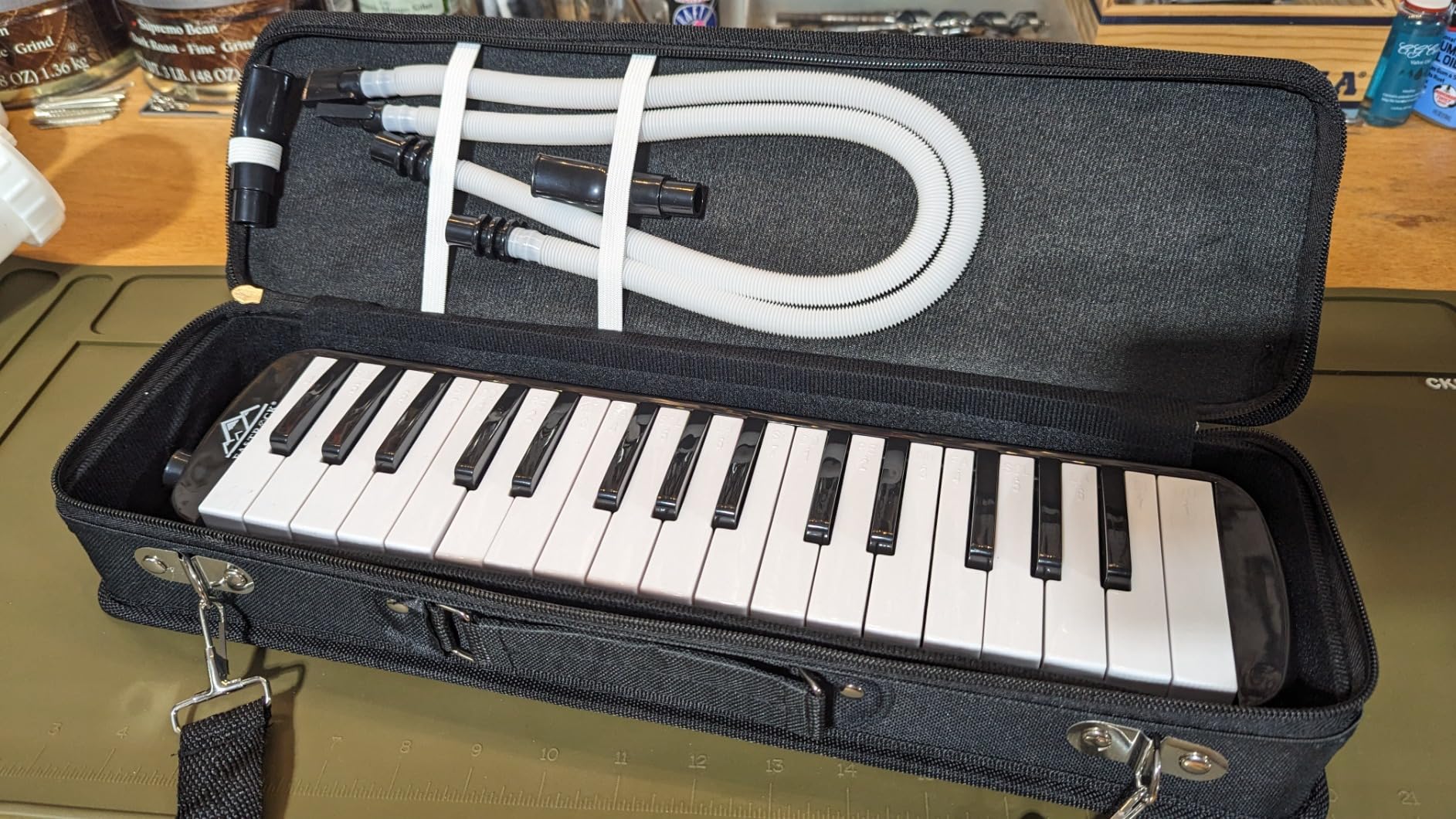 EASTROCK 32 Key Melodica Instrument Air Piano Keyboard Soprano Melodica with 2 Mouthpieces Tube Sets Carrying Bag for Beginners Adults Gift Black customer photo 2