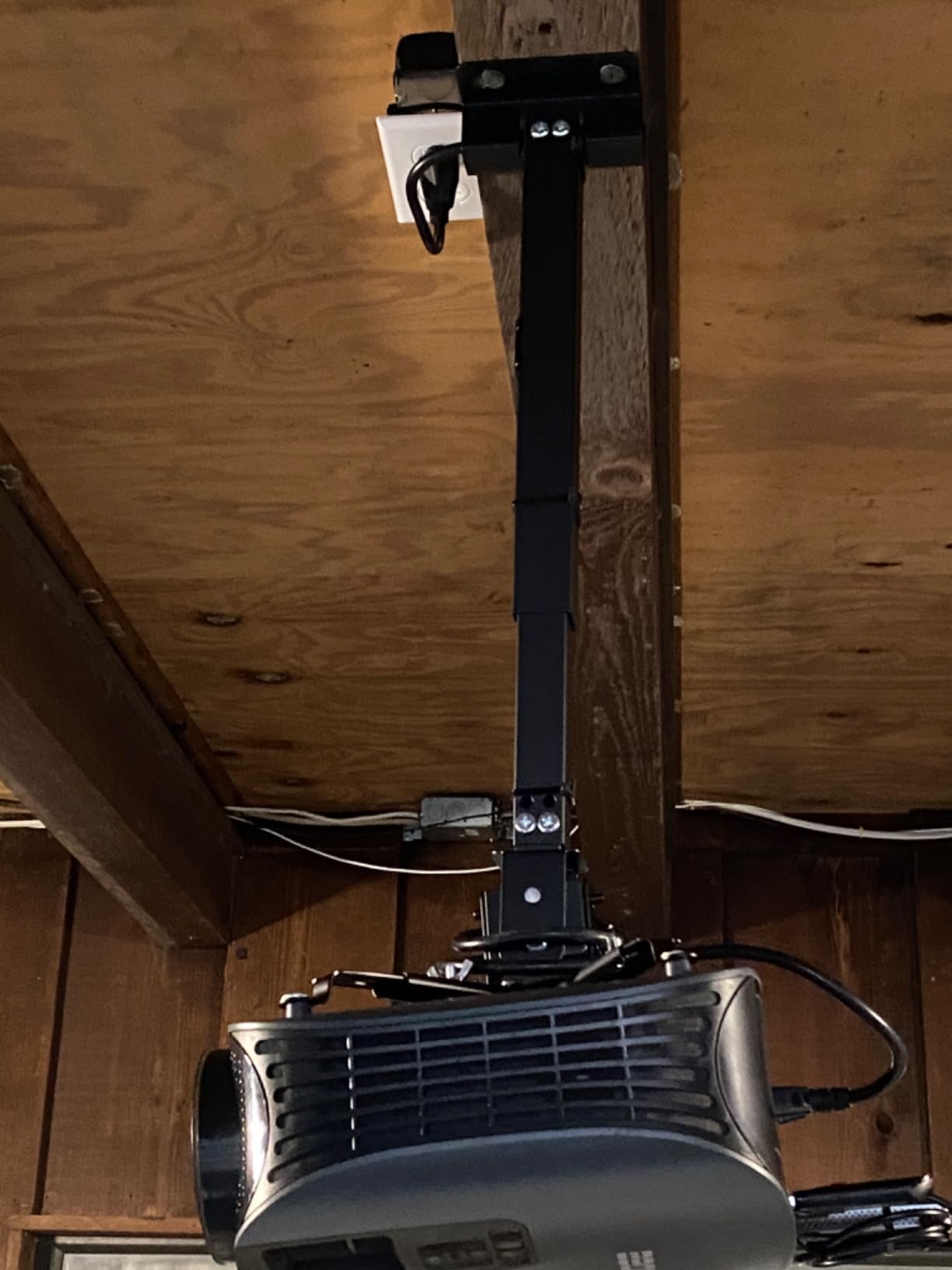 Projector Mount Wall or Ceiling Projection Mount Bracket with Adjustable Height and Extendable Arms Mounts for Home and Office Projector customer photo 1