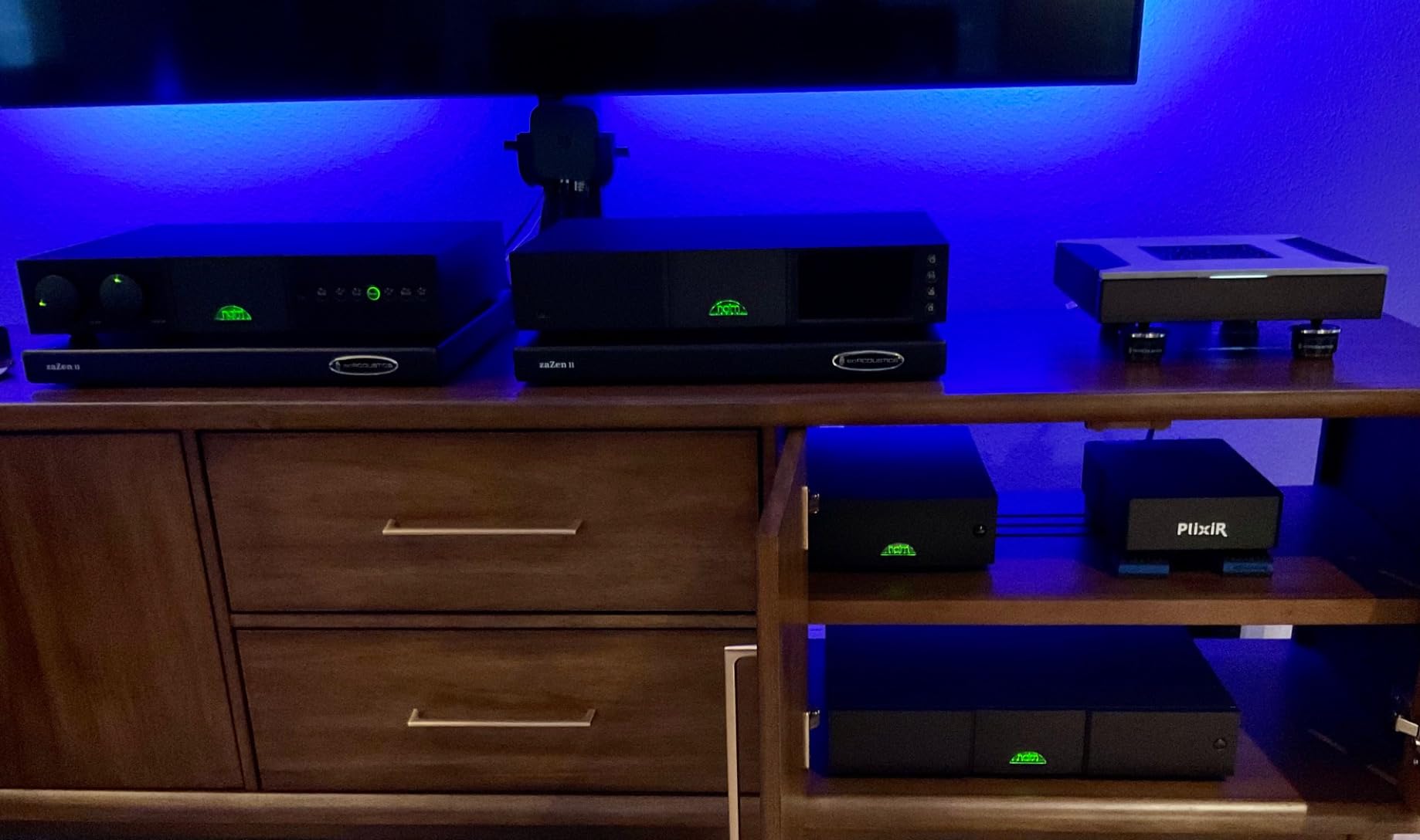 IsoAcoustics zaZen Series Isolation Platform 17