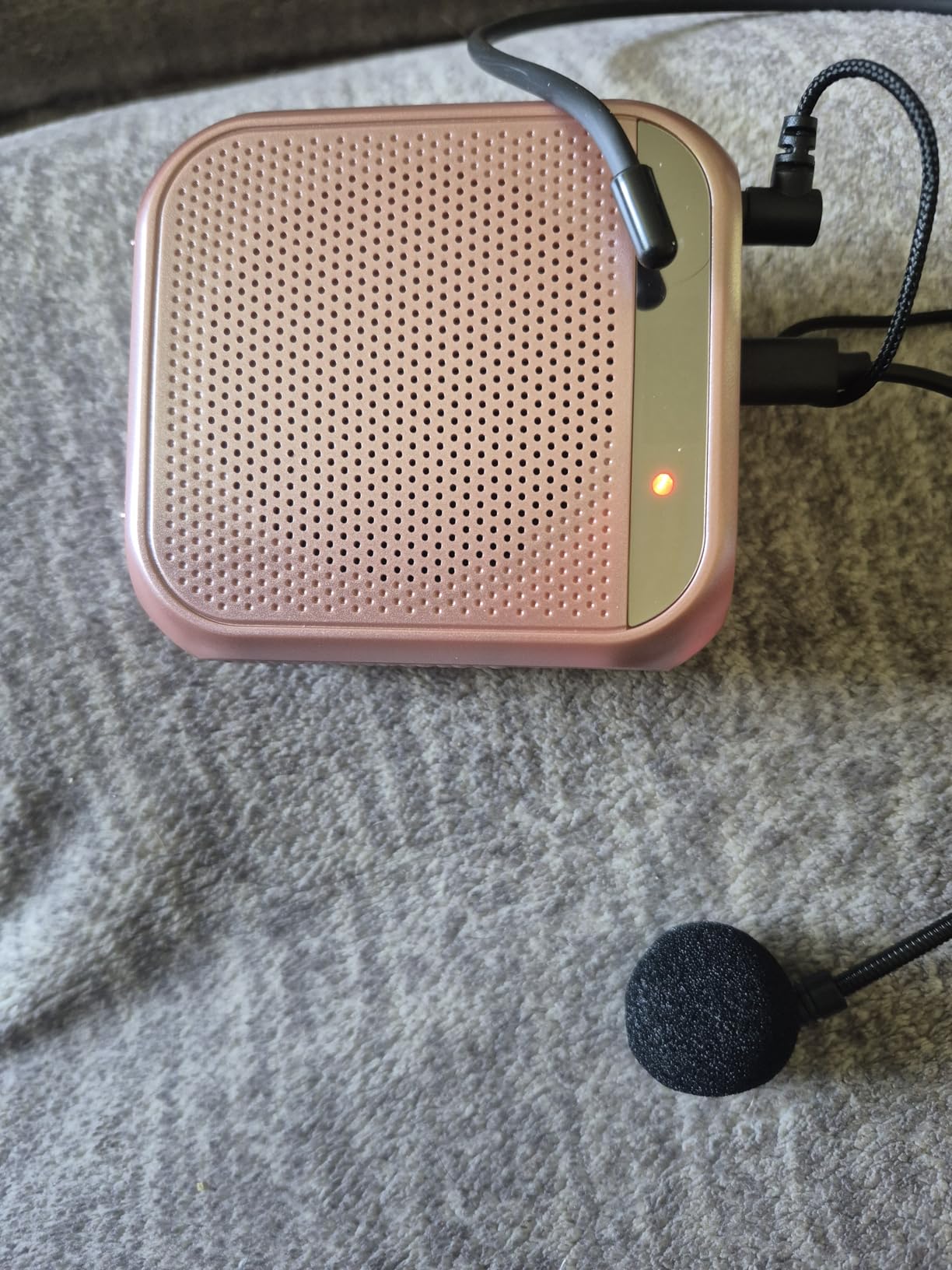 Portable Voice Amplifier with Wired Microphone Headset Rechargeable PA System Speaker Personal Microphone Speech Amplifier Power Amplifiers Loudspeaker for Teachers/Metting/Tour Guide (Rose Gold) customer photo 1