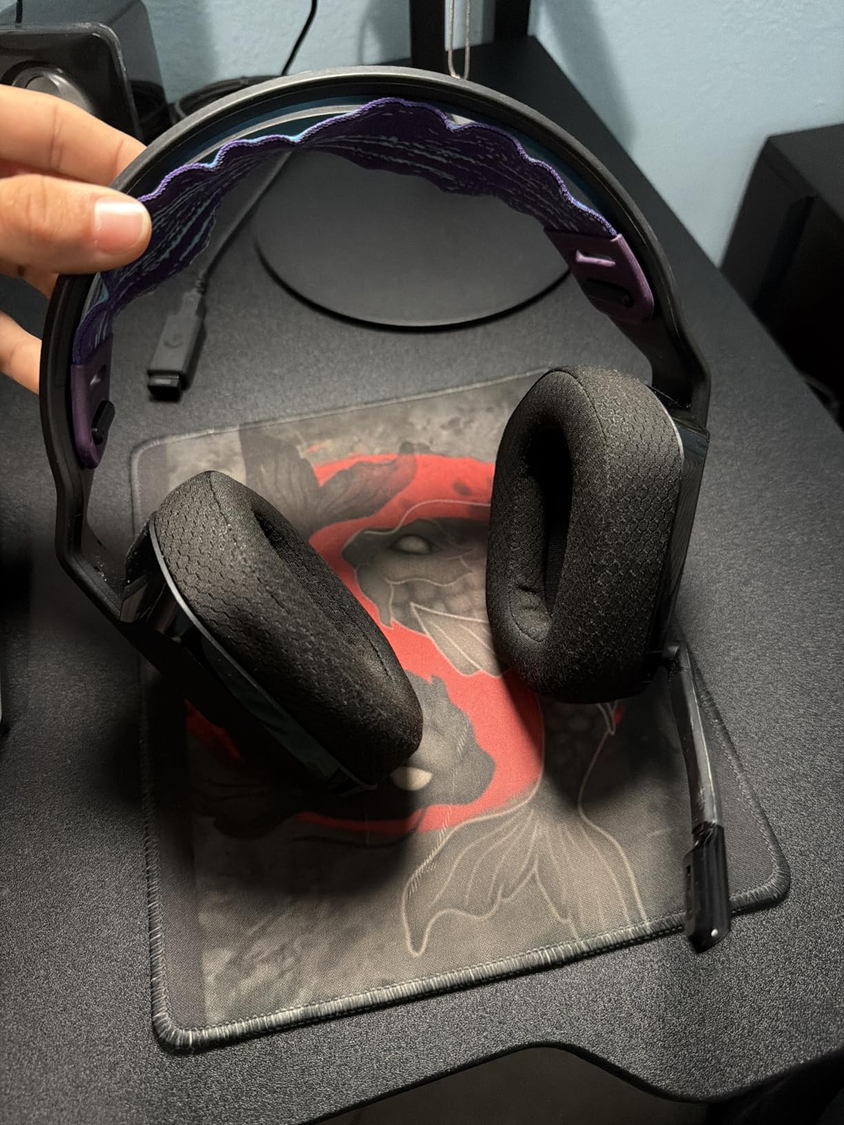 Logitech G535 Lightspeed Wireless Gaming Headset - Black | Lightweight, on-ear design, flip-to-mute microphone, USB rechargeable battery customer photo 1