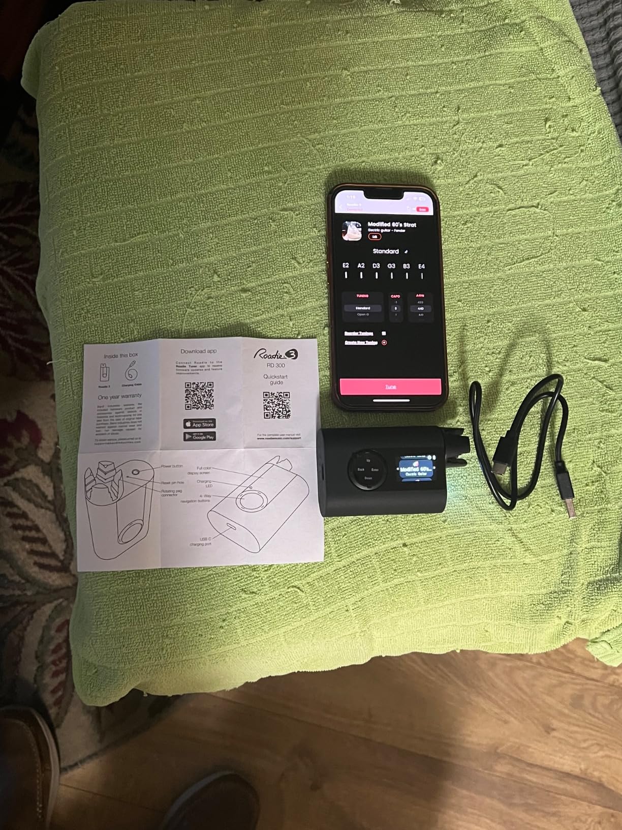 ROADIE 3 | Smart Automatic Guitar Tuner, Metronome & String Winder customer photo 1
