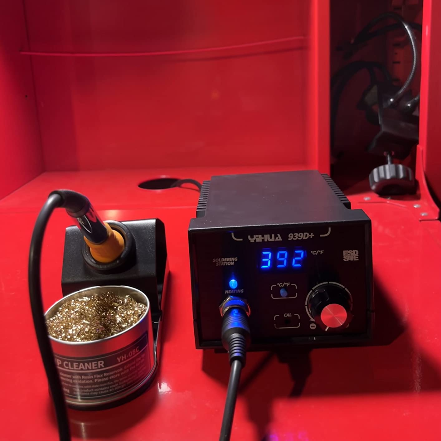 YIHUA 939D+ Digital Soldering Station, 75W Equivalent with Precision Heat Control (392°F to 896°F) and Built-in Transformer. ESD Safe, Lead Free with °C/°F display (Green) customer photo 1