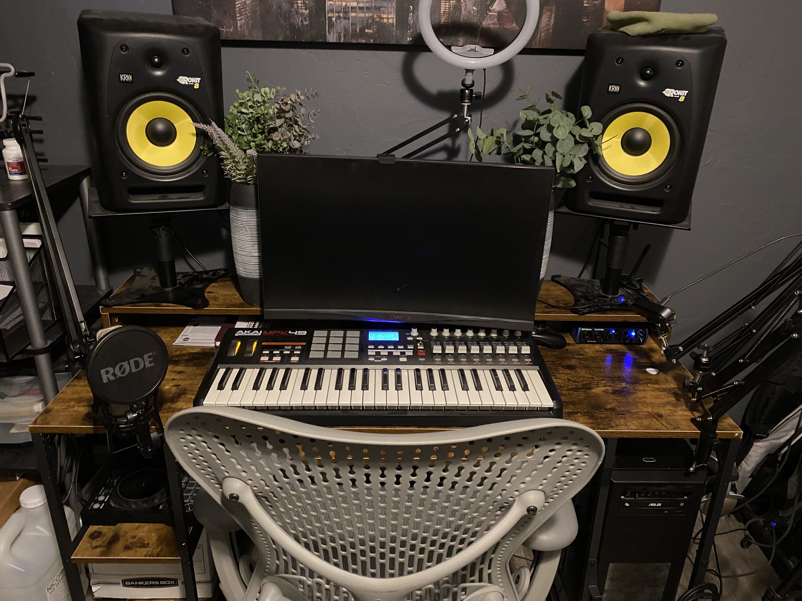 HYPIGO Computer Desk with Keyboard Tray, 55 Inch Music Studio Desk customer photo 1