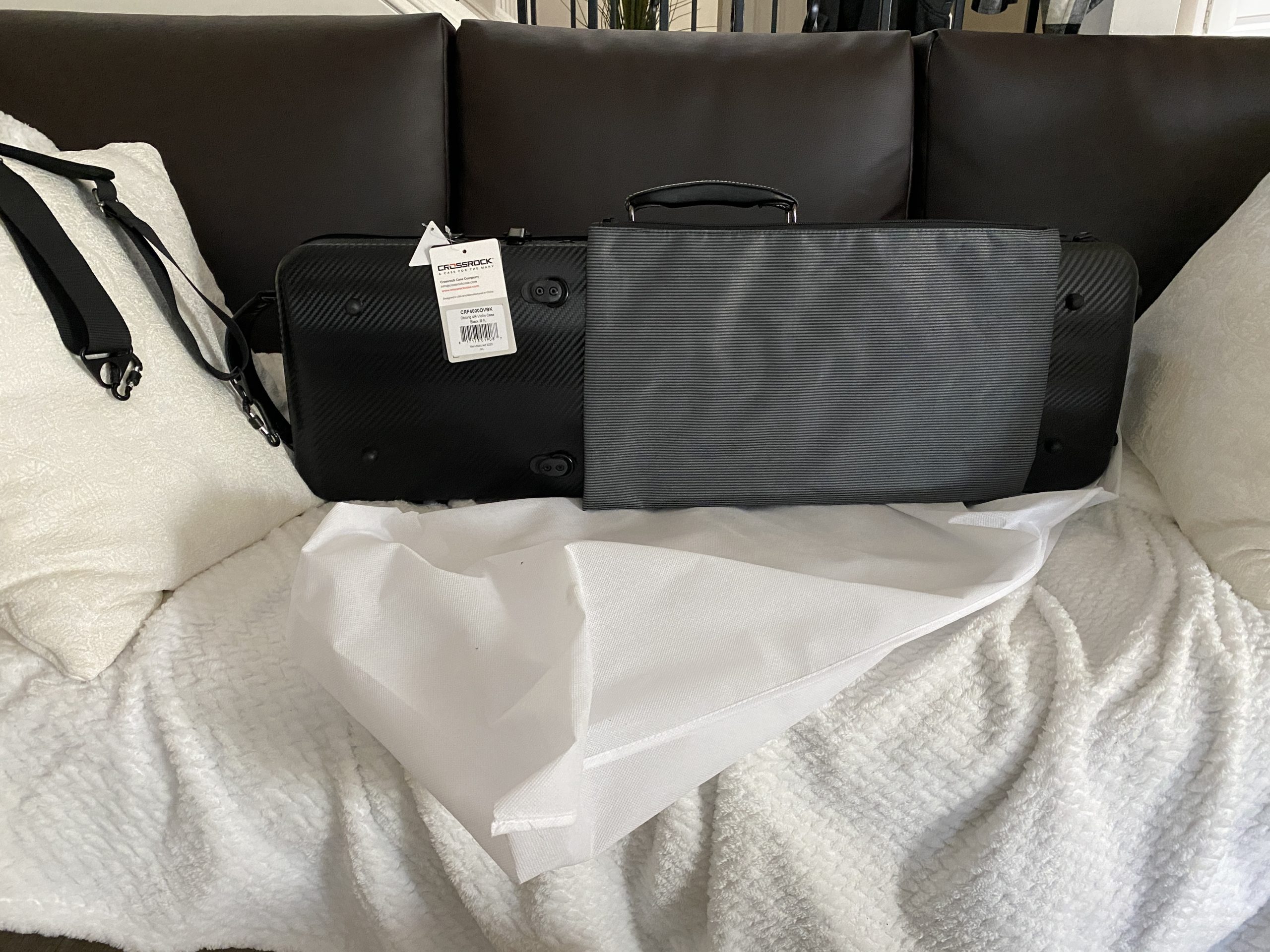 Crossrock Carbon Composite Shaped 4/4 Violin Case | Flight-Ready Protection, Suspension Padding, Backpack Straps, Ultra-Light Build - Rose Gold (CRF4020SVRG) customer photo 2