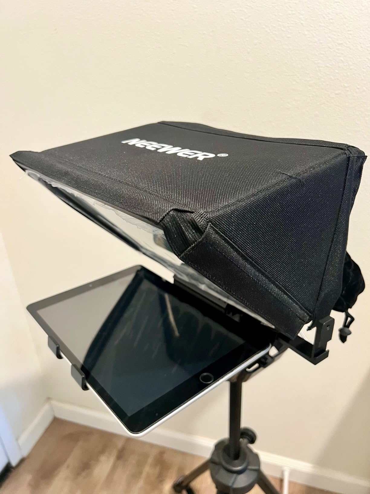 NEEWER X12 14 Inch Aluminum Alloy Teleprompter for iPad Tablet Smartphone Camera | With Remote Control, Carry Case, APP Compatible with iOS/Android, for DSLR, Online Teaching, Vlogger, Live Streaming customer photo 1