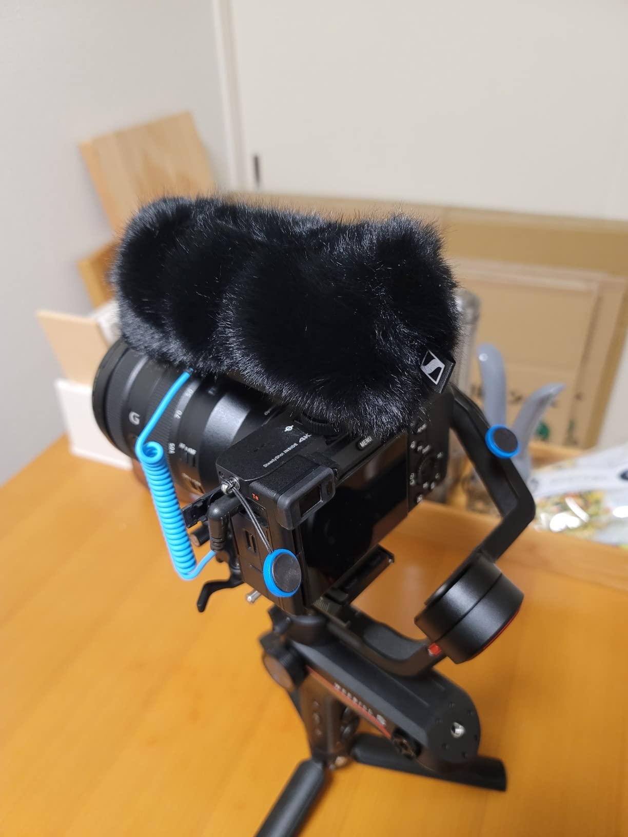 SENNHEISER Professional MKE 400 Directional On-Camera Shotgun Microphone with 3.5mm TRS and TRRS Connectors for DSLR, Mirrorless & Mobile, Connects with Auxiliary customer photo 2