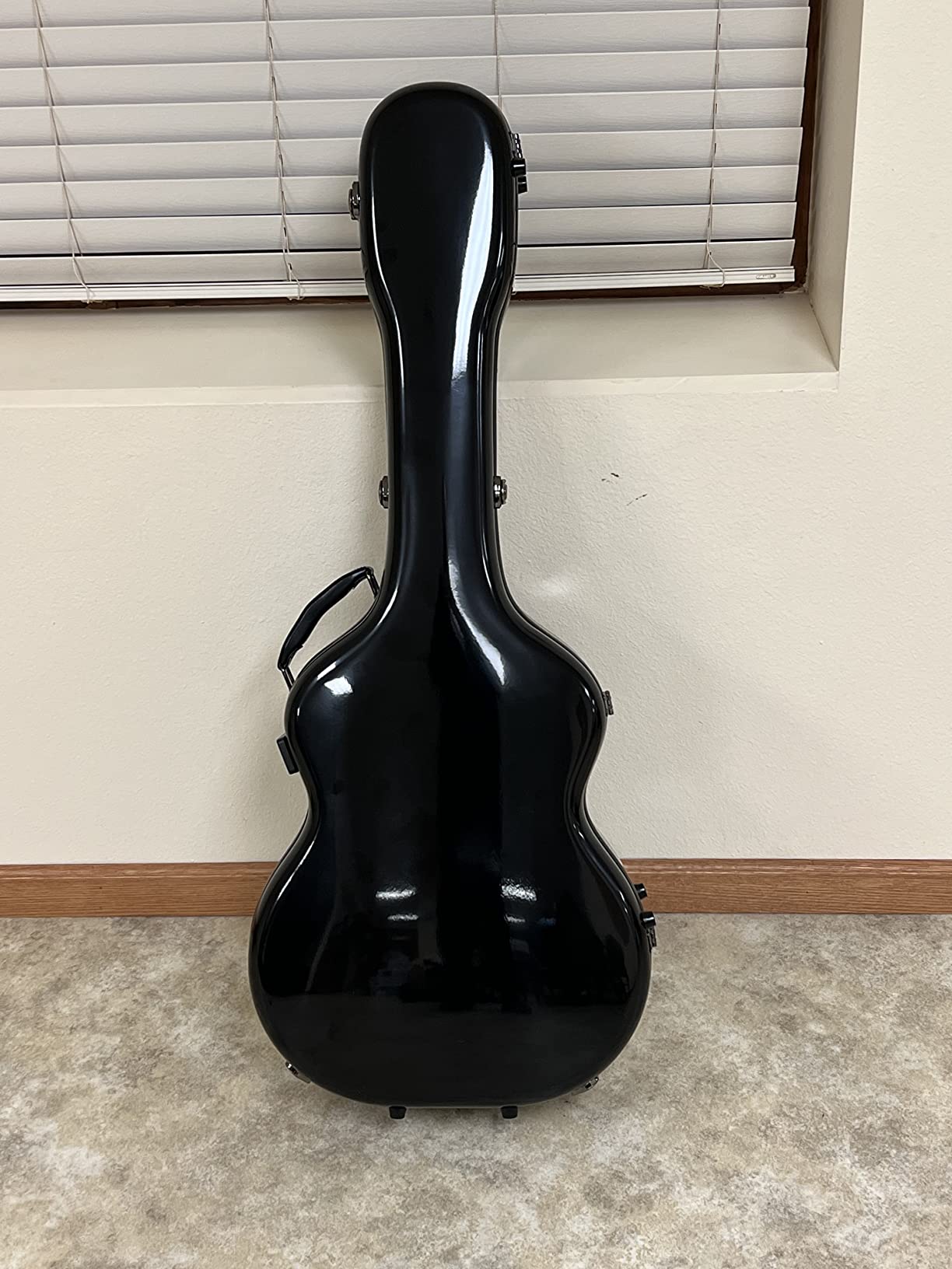 Crossrock Fiberglass Guitar Case for Martin GPC/OM | TSA Lock, Flight-Ready Hardshell, Black Gloss with Velvet Interior (CRF2020GABK) customer photo 2