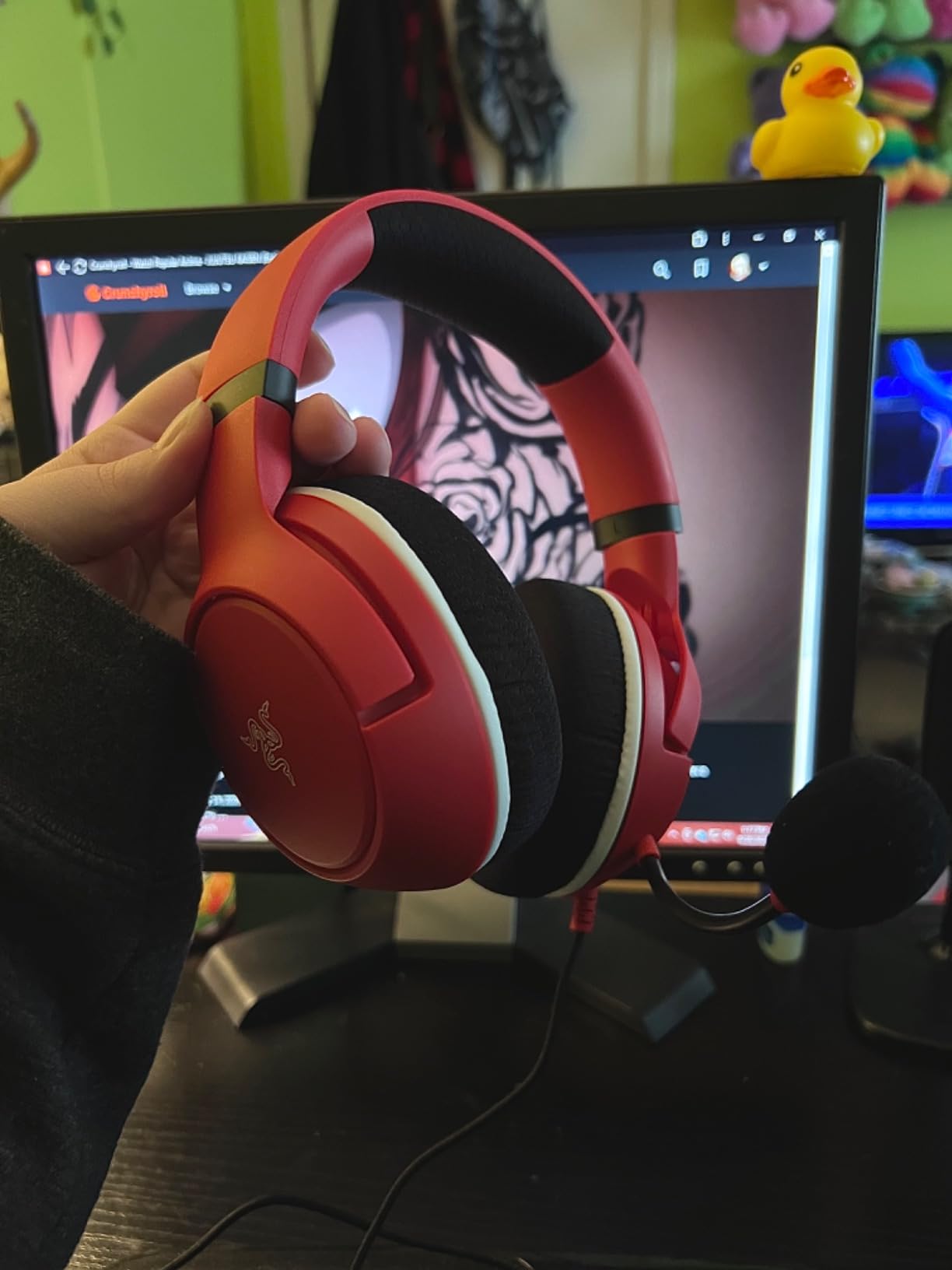 Razer Kaira X Wired Headset for Xbox Series X|S, Xbox One, PC, Mac & Mobile Devices: Triforce 50mm Drivers - HyperClear Cardioid Mic - Memory Foam Ear Cushions - On-Headset Controls - Pulse Red customer photo 1