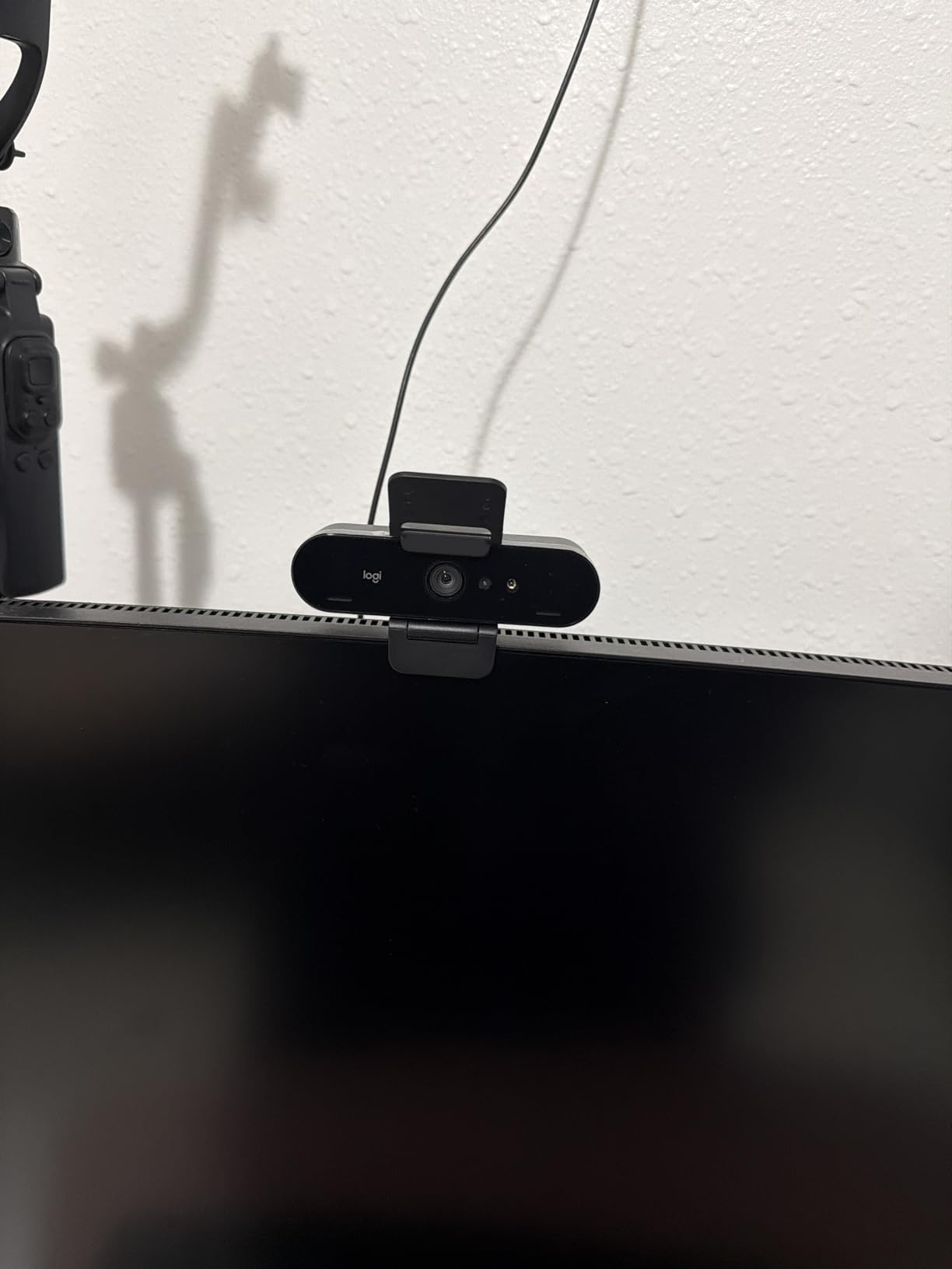 Logitech Brio Ultra 4K HD Webcam for Streaming and Meetings - Black | Ultra HD with glass lens, auto light correction, wide view, works with Windows Hello, certified for Teams, Zoom, Google Meet customer photo 2