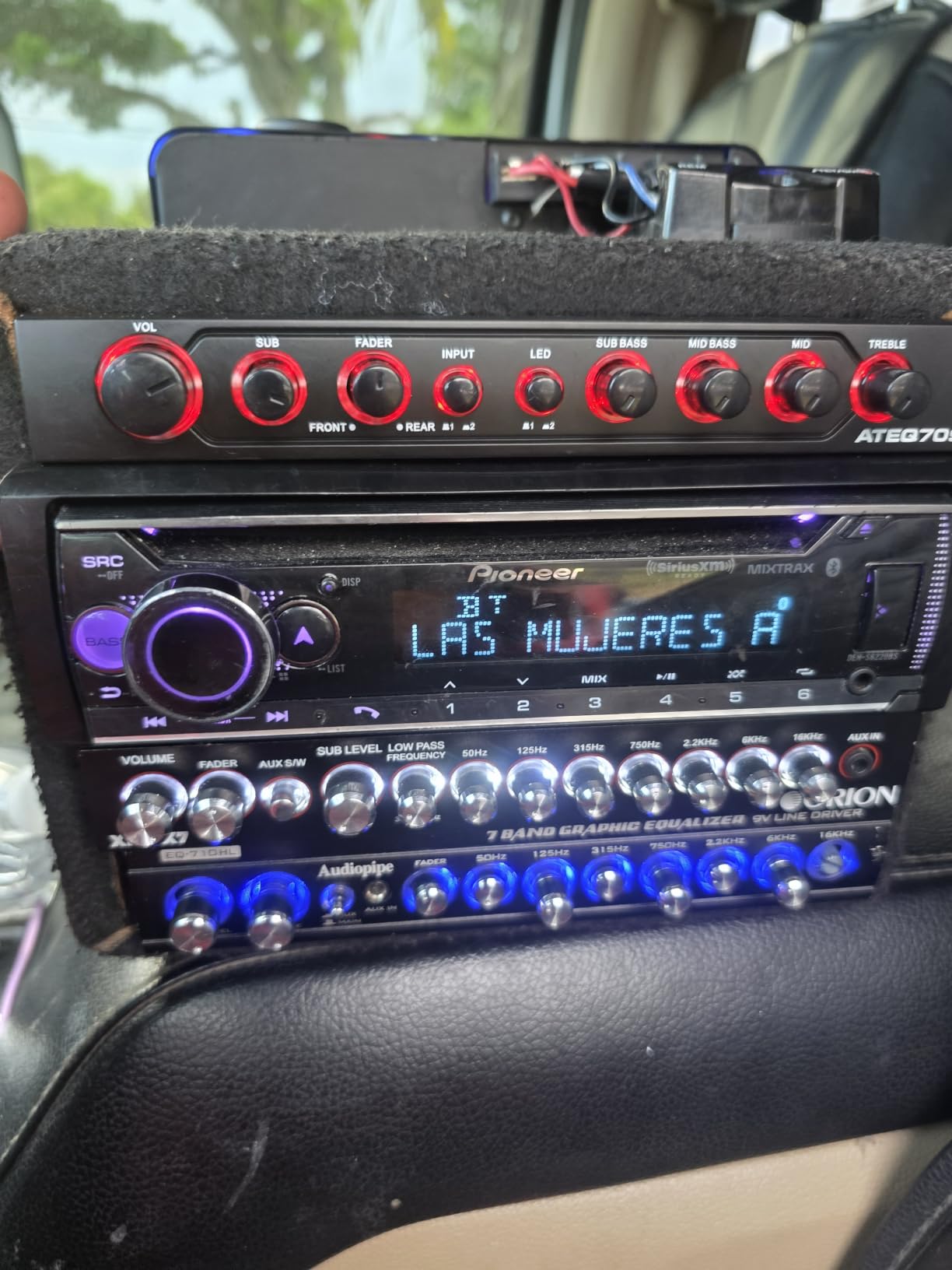 Autotek ATEQ709 4-Band Audio Equalizer with Built-in 2-Way Crossover, 9 Volts, 1/2 DIN, re-amp EQ with Front/Rear Active Crossover, and Selectable 12dB high-Pass Crossover, Black customer photo 1