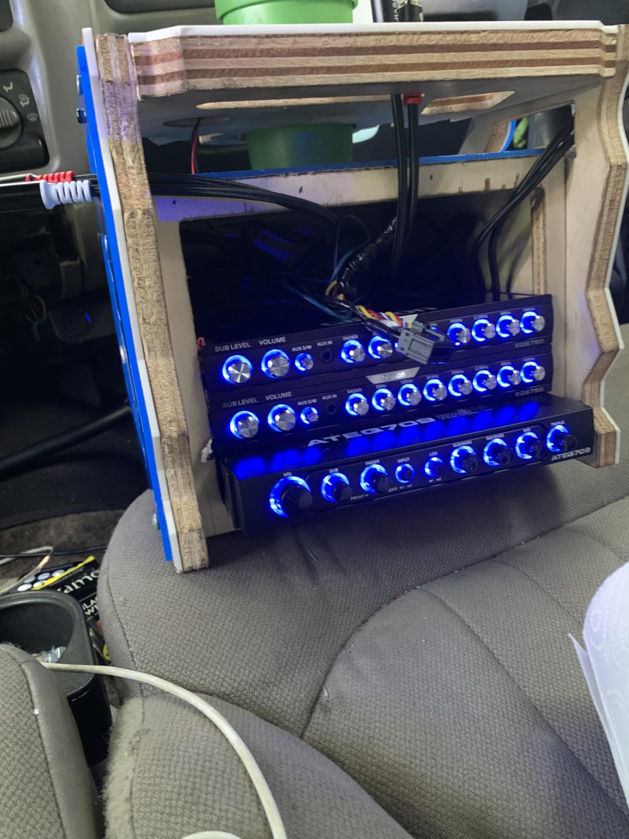 Autotek ATEQ709 4-Band Audio Equalizer with Built-in 2-Way Crossover, 9 Volts, 1/2 DIN, re-amp EQ with Front/Rear Active Crossover, and Selectable 12dB high-Pass Crossover, Black customer photo 2