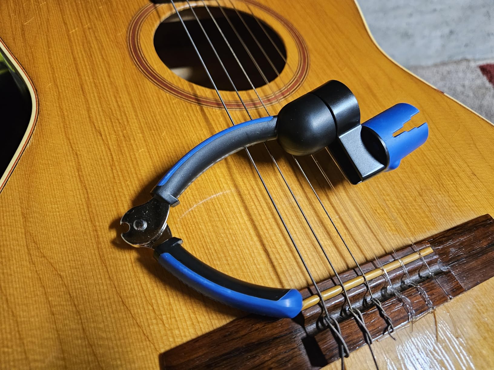 MusicNomad Grip ONE Guitar String Winder, Cutter & Pin Puller (MN223) customer photo 2