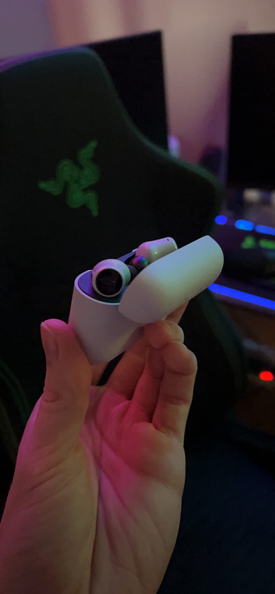 Razer Hammerhead HyperSpeed Wireless Multi-Platform Gaming Earbuds for PlayStation 5 / PS5, PC, Mobile: ANC - Noise Cancelling Mic - Bluetooth 5.2 - RGB Chroma - 30 Hr Battery customer photo 1