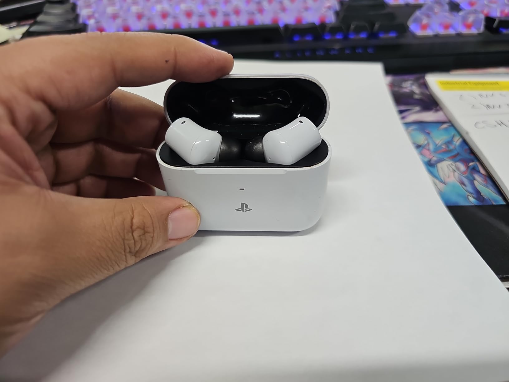 Razer Hammerhead HyperSpeed Wireless Multi-Platform Gaming Earbuds for PlayStation 5 / PS5, PC, Mobile: ANC - Noise Cancelling Mic - Bluetooth 5.2 - RGB Chroma - 30 Hr Battery customer photo 2
