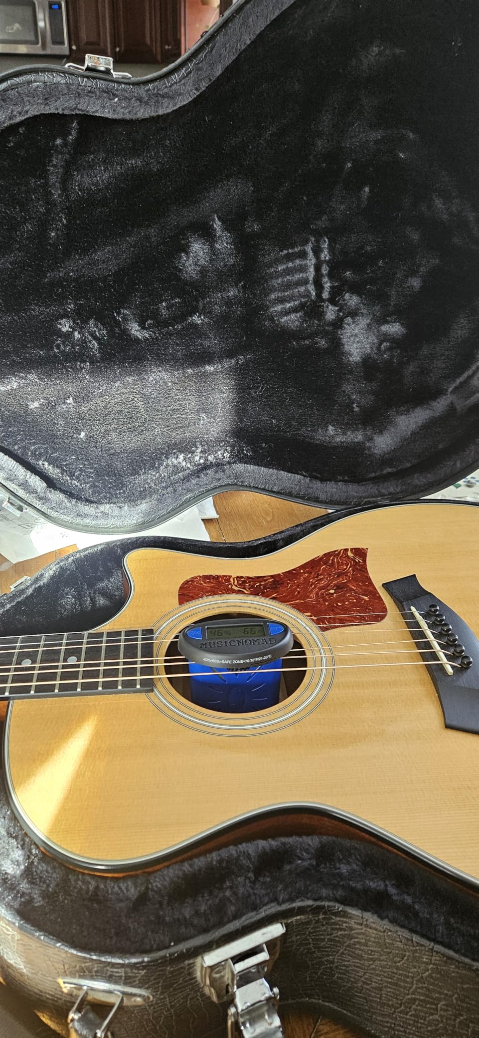 MusicNomad (MN311) The Humitar ONE-Acoustic Guitar Humidifier & Hygrometer customer photo 2