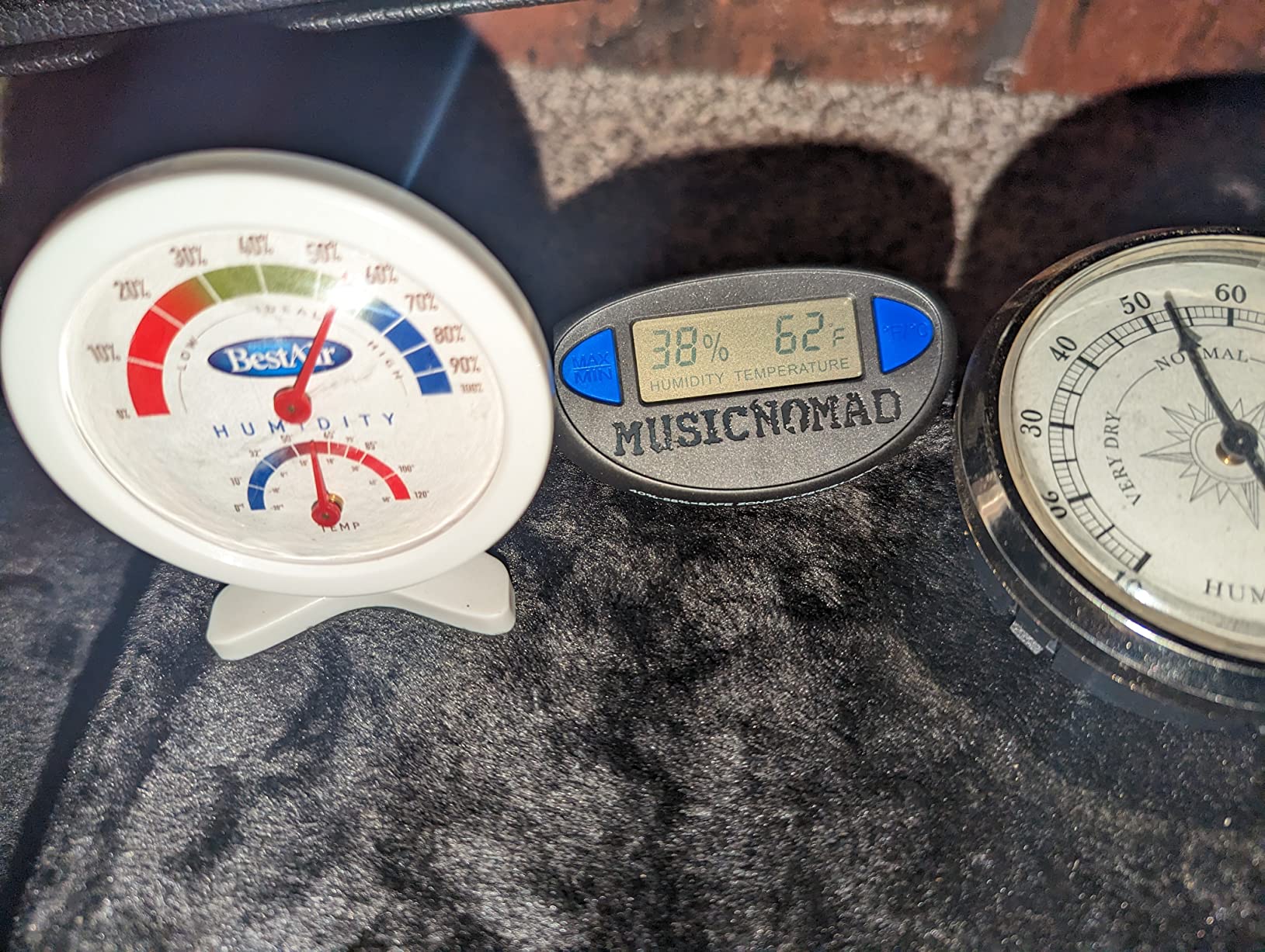 MusicNomad Hone Guitar Hygrometer Monitor Humidity & Temperature (MN312) | Monitors Humidity and Temperature to Protect Your Guitars customer photo 1