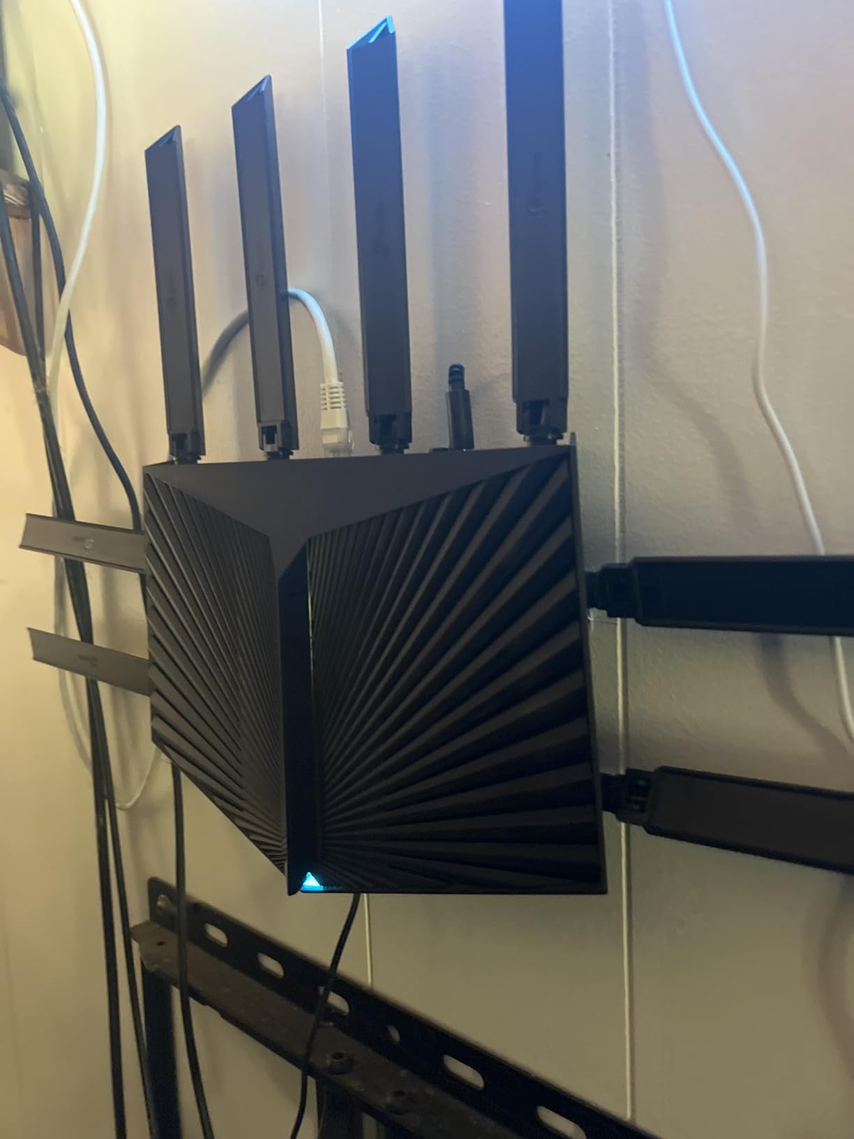 TP-Link AX6000 Wi-Fi 6 Dual Band Router (Archer AX80) | 2.5 Gbps WAN/LAN Port, 8K Streaming, Long Range Coverage, WPA3, Beamforming customer photo 1