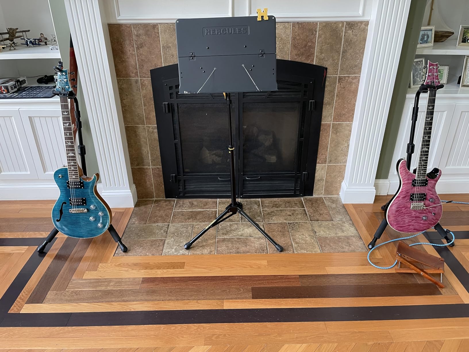 Hercules BS408B PLUS Orchestra Stand, Solid Desk customer photo 1