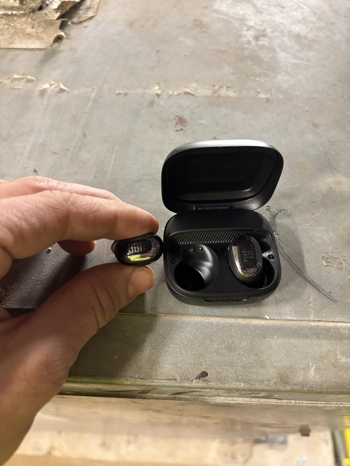 JBL Live Free 2 - True Wireless Noise Cancelling Earbuds, Up to 35hrs of Playtime, 6 mics for Perfect Calls with Zero Noise, IPX5 Waterproof, Oval Tubes for Better Comfort, Isolation, & bass (Rose) customer photo 2