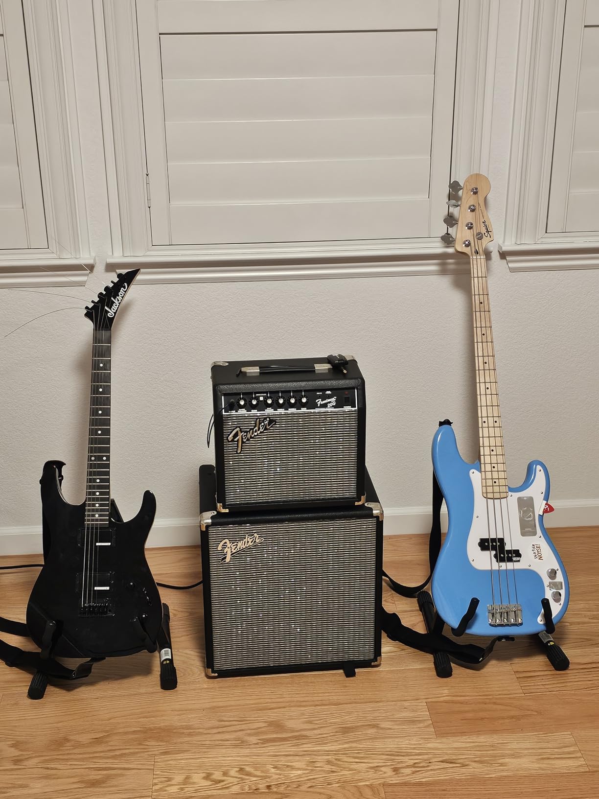 Squier Sonic Precision Bass, California Blue, Maple Fingerboard | Beginner electric bass guitar, 4-string, affordable Fender quality, bright California Blue finish, maple fingerboard customer photo 2