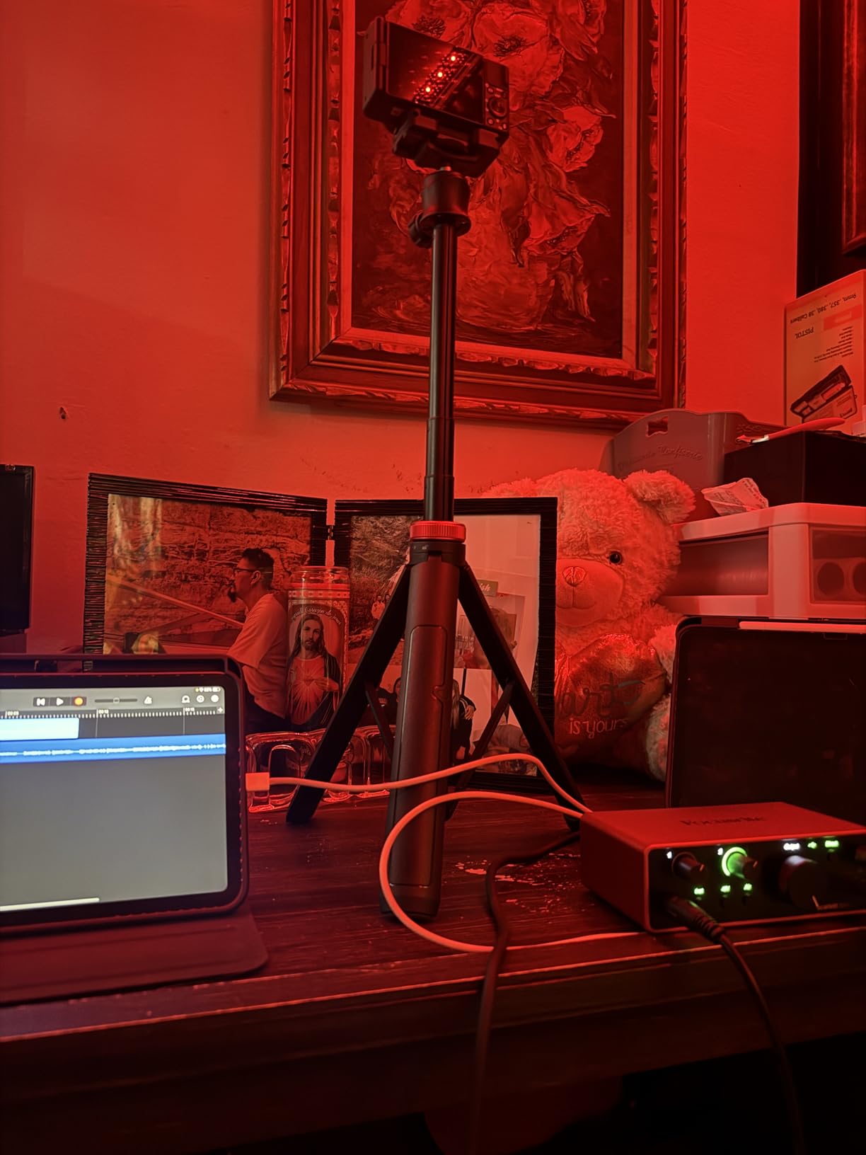 Focusrite Scarlett Solo Studio 4th Gen USB Audio Interface Bundle | 1 XLR Mic Preamp, 1 Hi-Z Instrument Input, 24-Bit/192kHz, 120dB, CM25 MkIII Mic, SH-450 Headphones, Windows/Mac/iPad customer photo 1