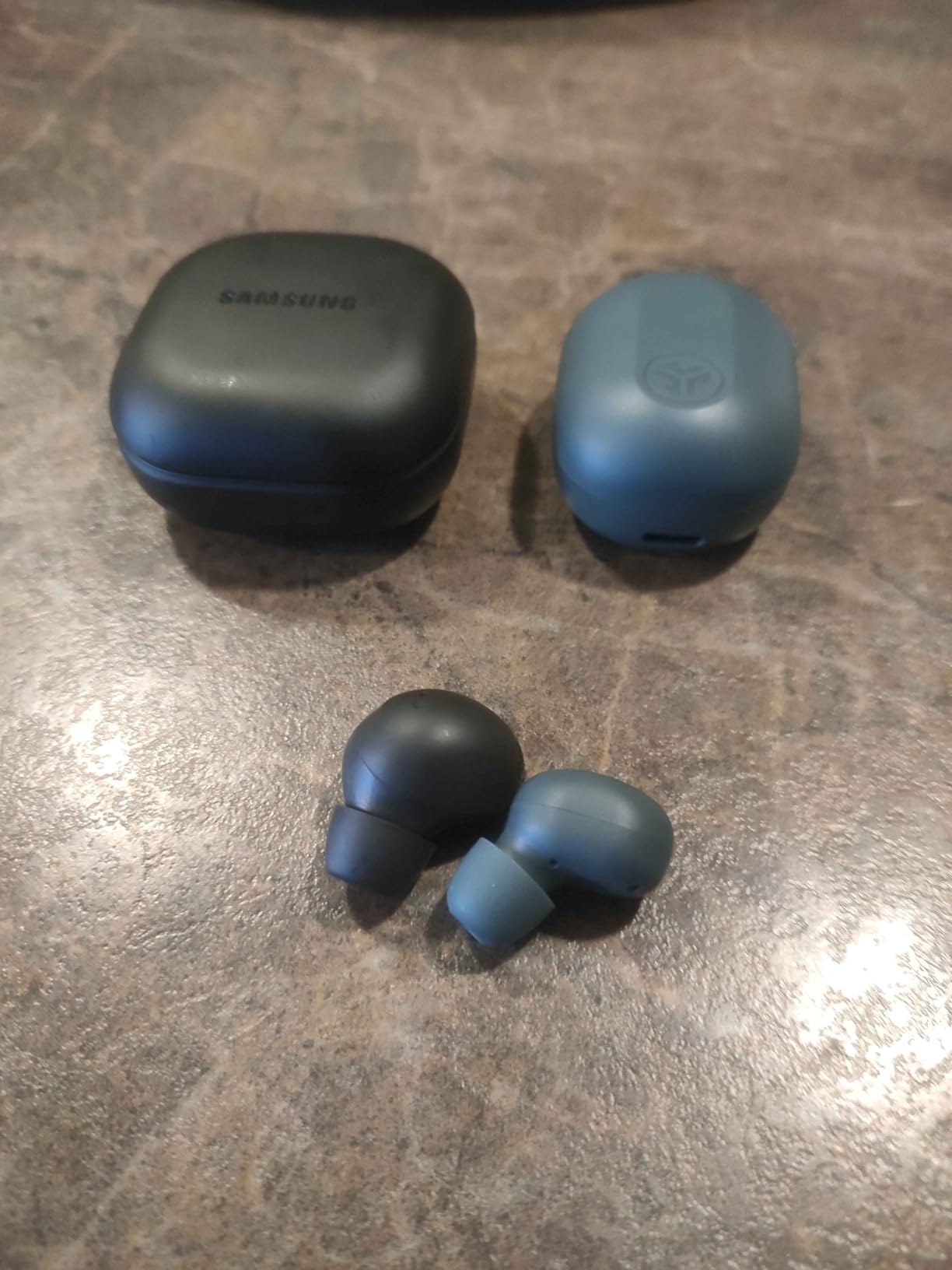 JLab JBuds Mini True Wireless Bluetooth Earbuds + Charging Case, Charcoal Black, IP55 Sweat and Dust Proof, Bluetooth Multipoint, Be Aware Audio, 3 EQ Sound Settings, Crystal Clear Calls customer photo 1