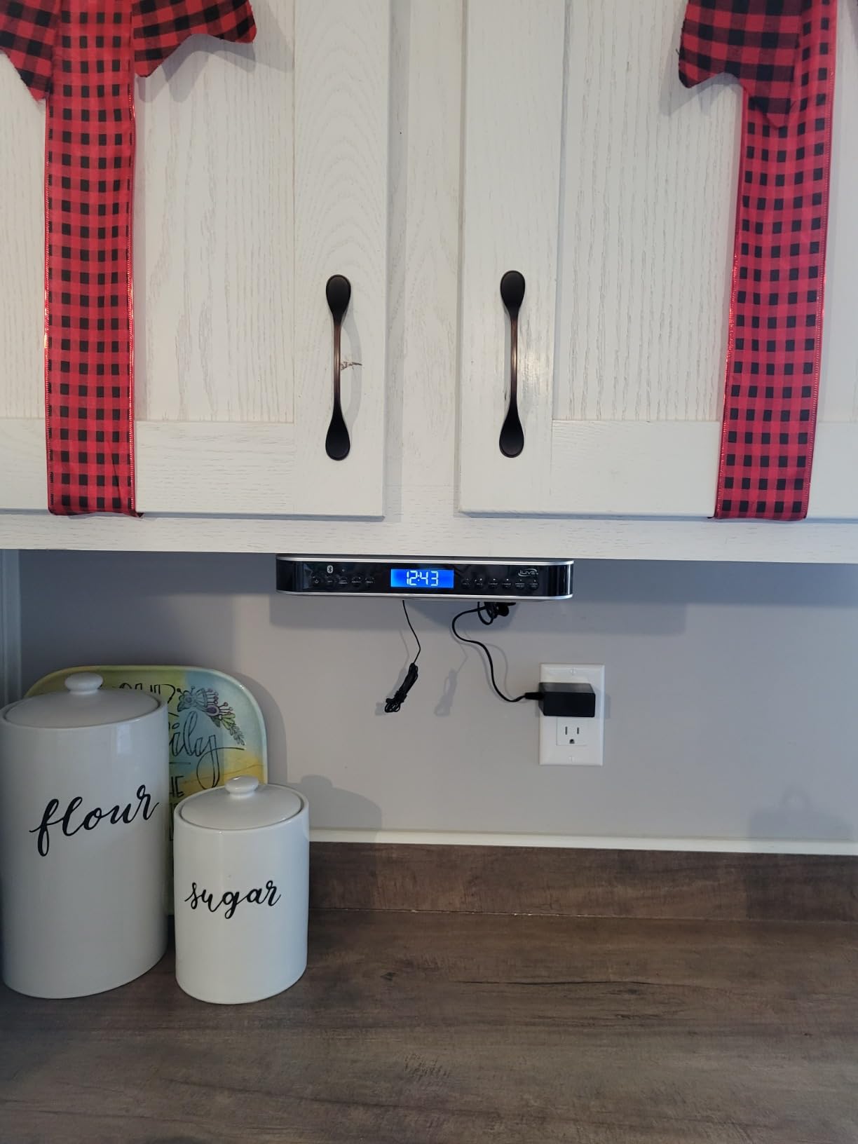 iLive Under Cabinet Music System with Built in Stereo Speakers and FM Radio/USB Port Supports MP3 Files, Aux Port, Bluetooth, Clock and Timer with LCD Display Enjoy Your Kitchen with Style customer photo 2